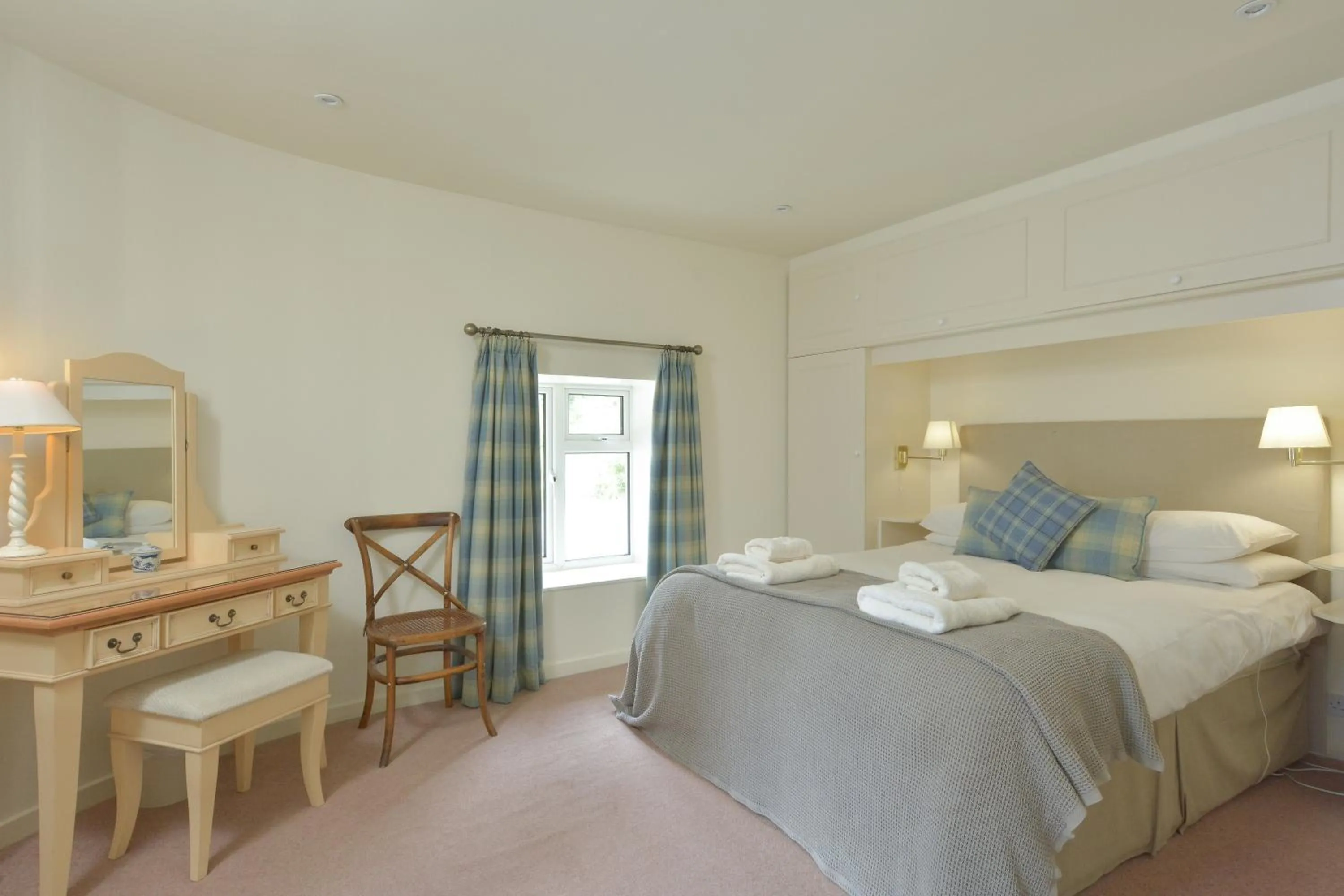 Bedroom, Bed in Melfort Village