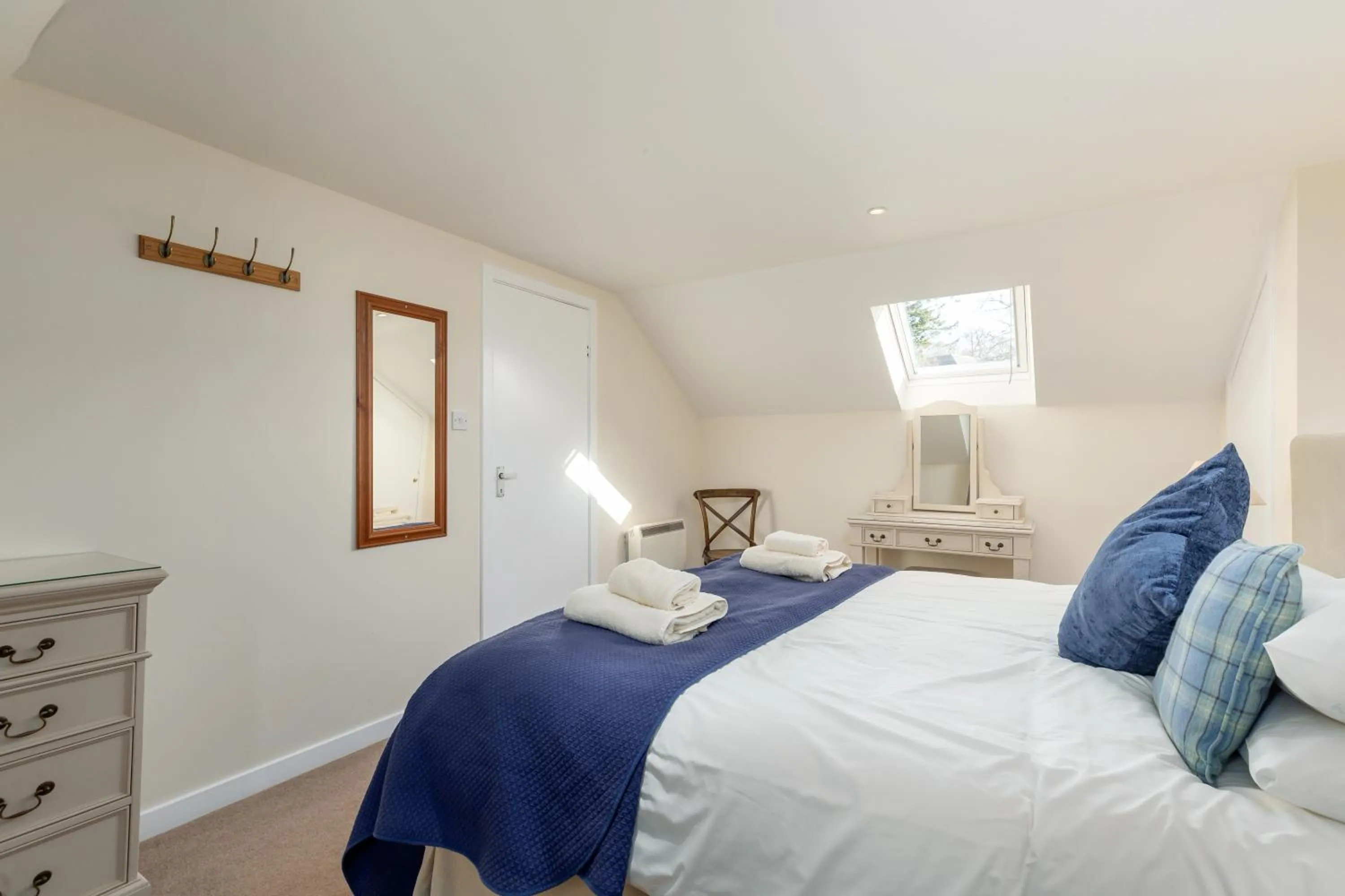 Bedroom, Bed in Melfort Village