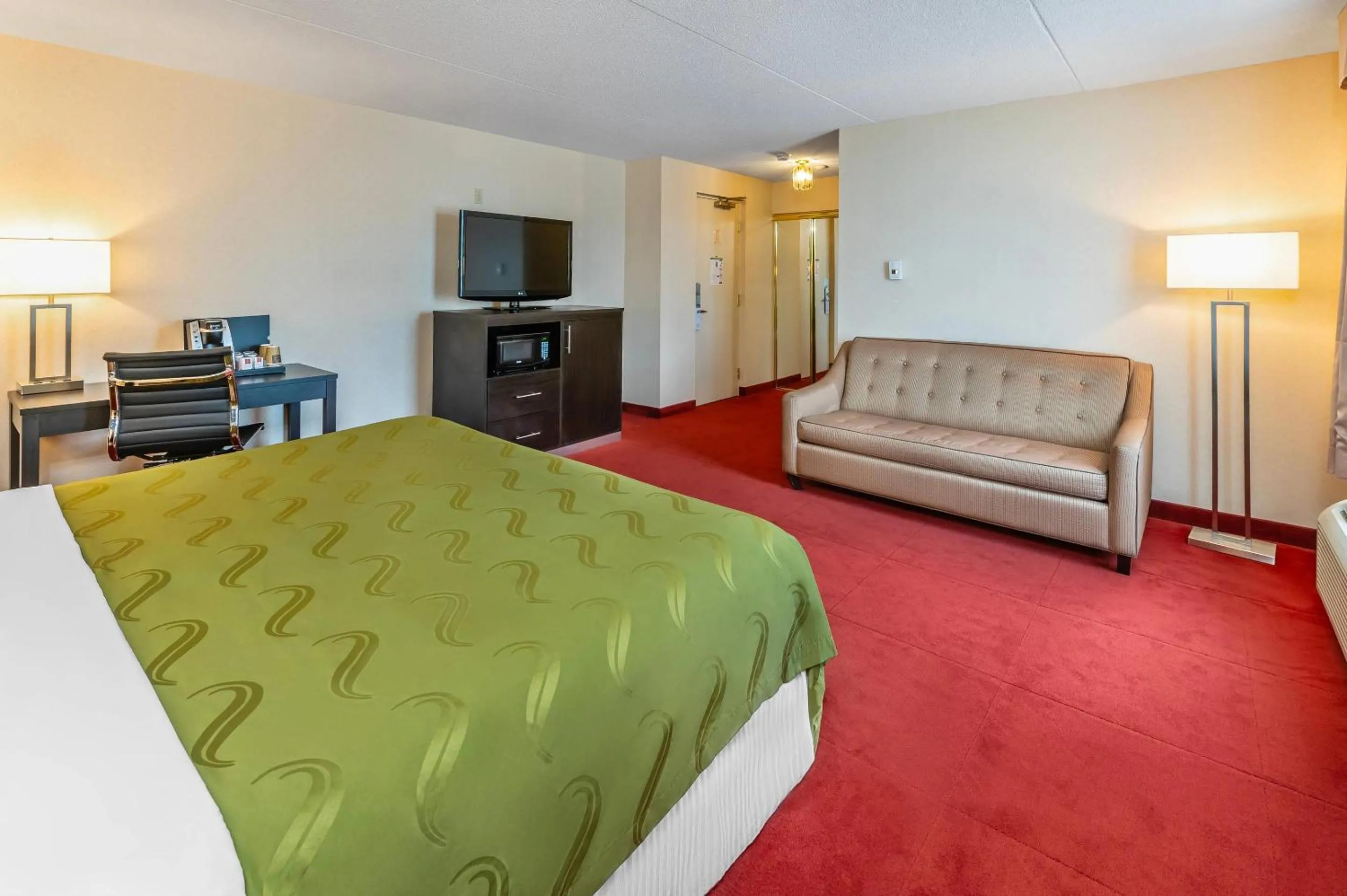 Bedroom, Bed in Rodeway Inn Festival