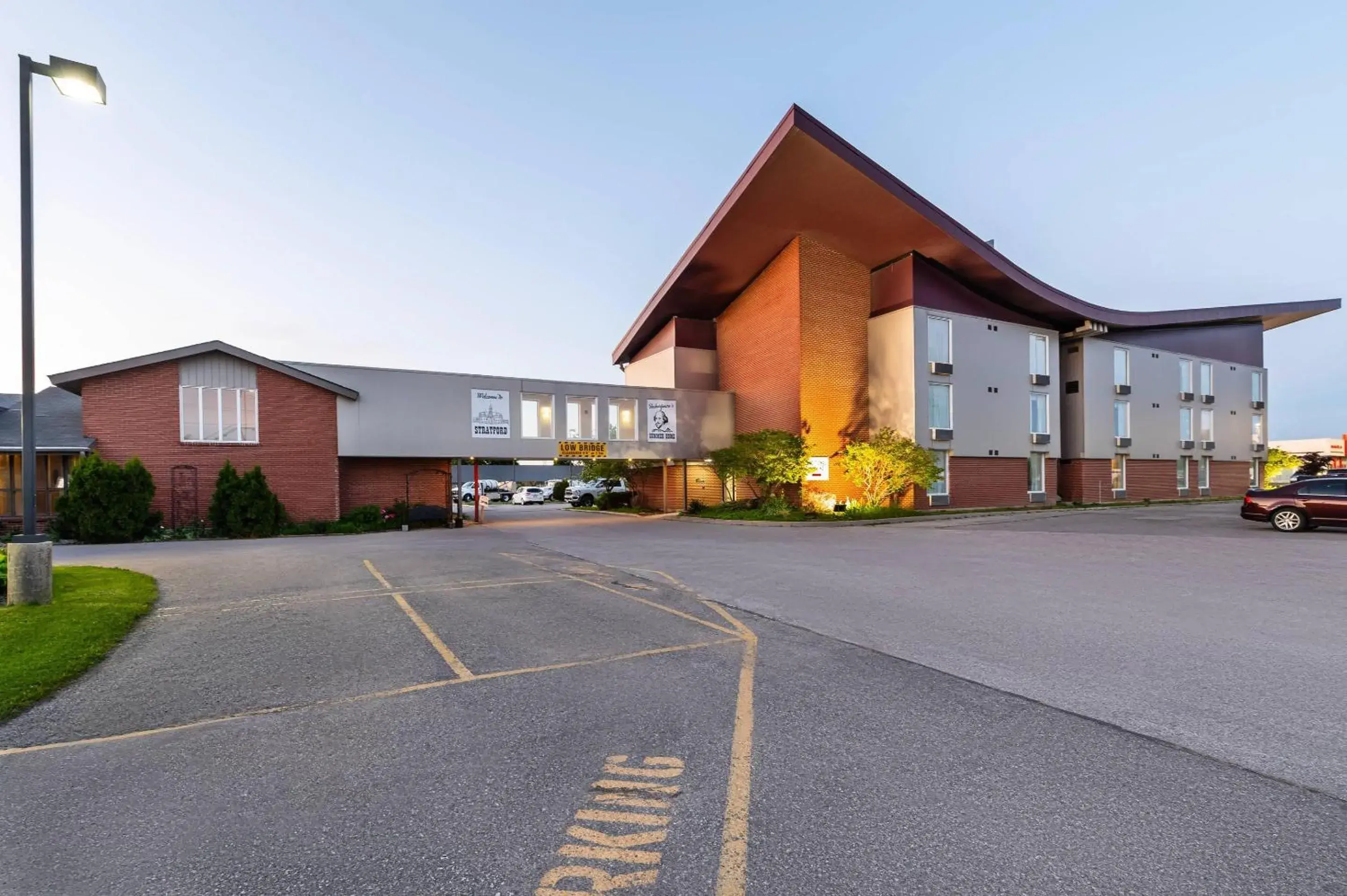 Property building in Rodeway Inn Festival Property building in Rodeway Inn Festival