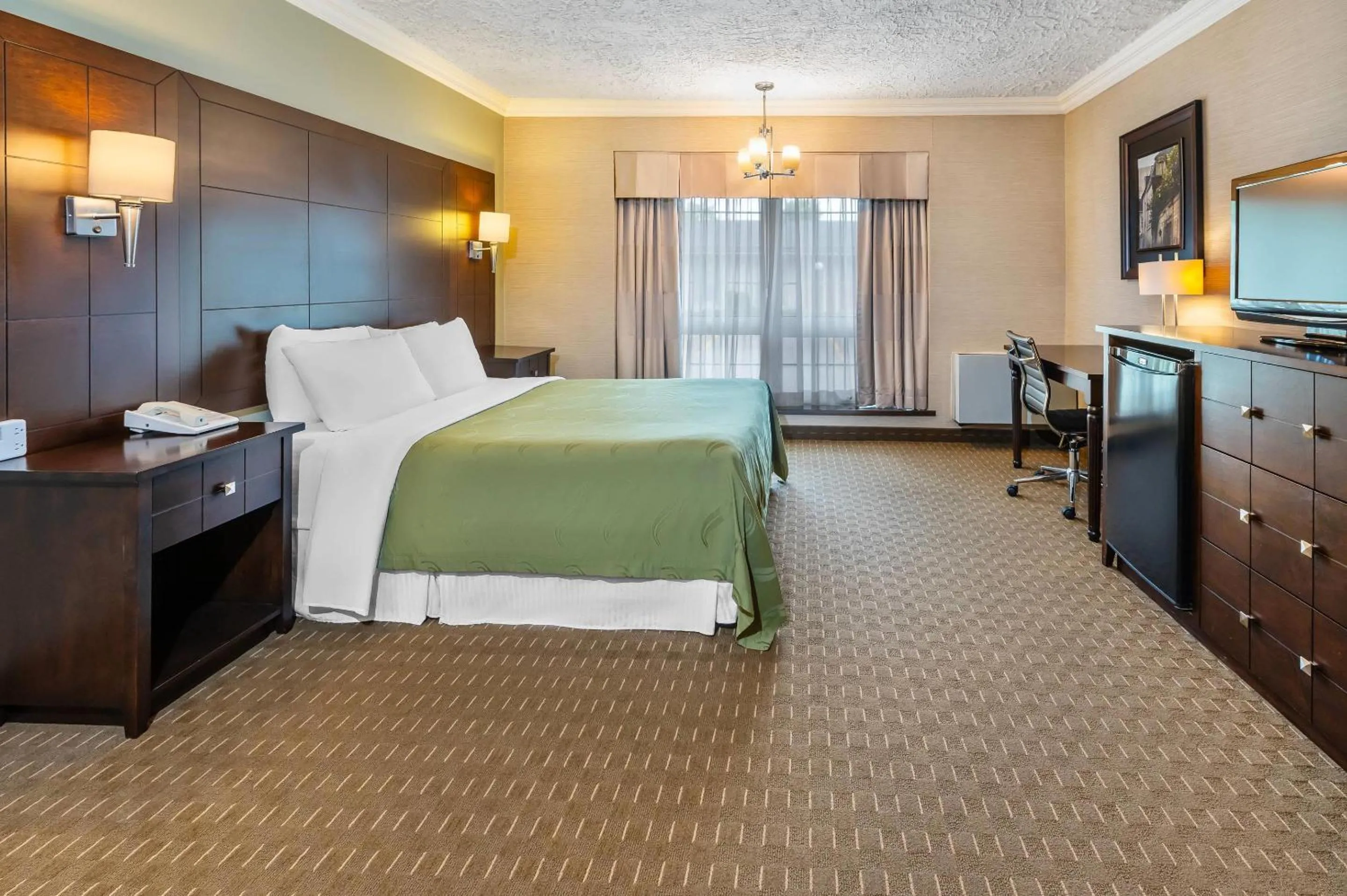 Bedroom, Bed in Rodeway Inn Festival