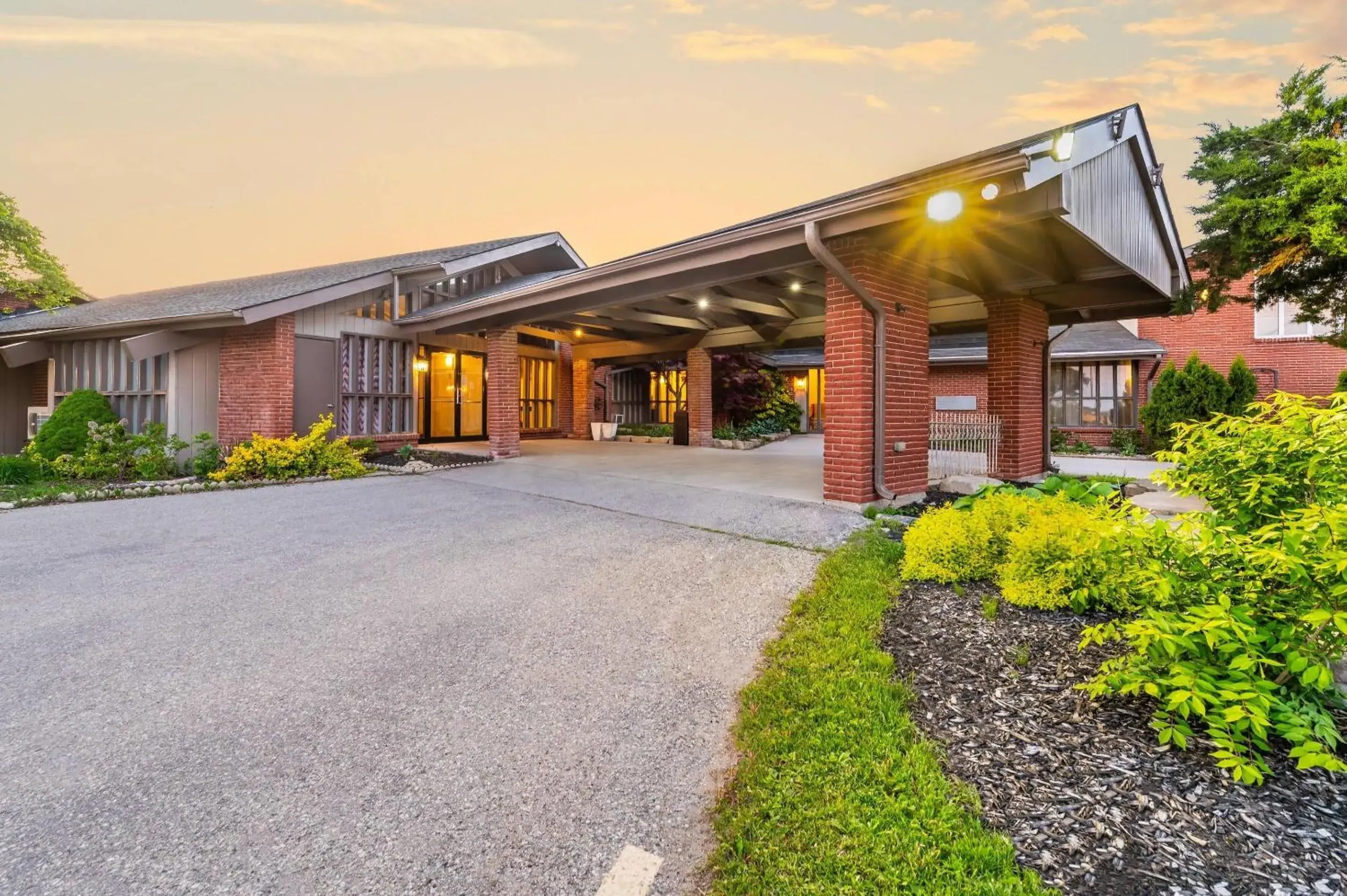 Property building in Rodeway Inn Festival Property building in Rodeway Inn Festival