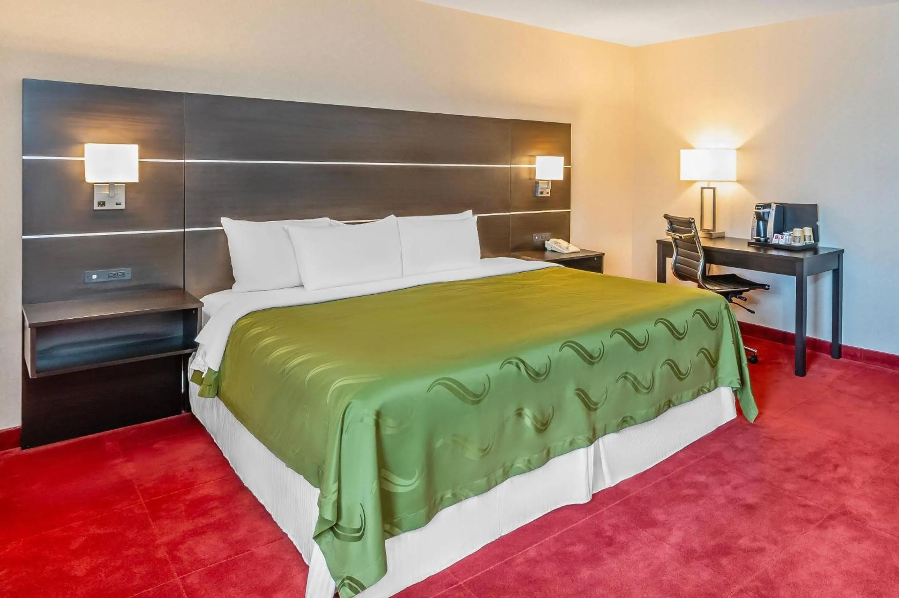 Bedroom, Bed in Rodeway Inn Festival