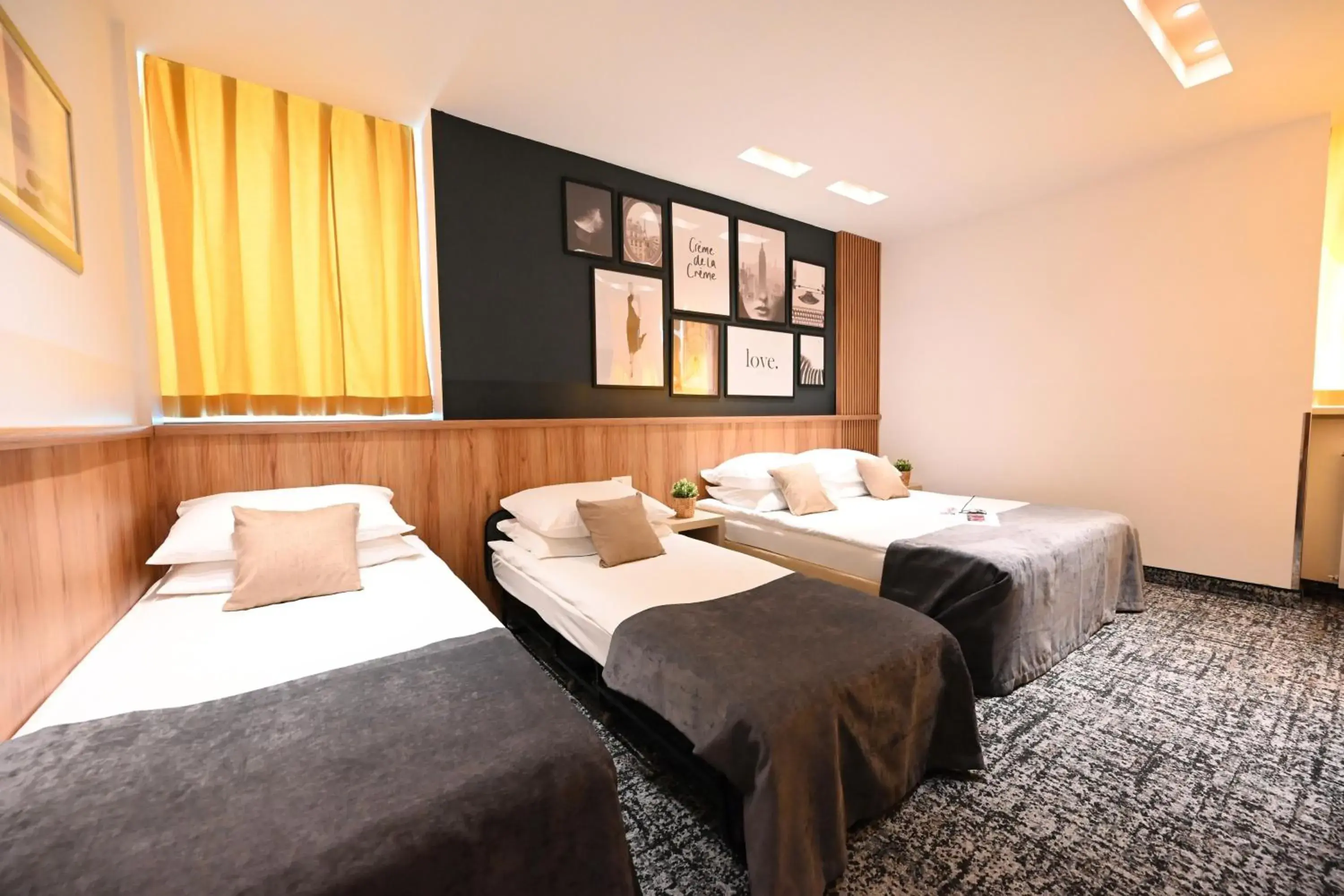 Photo of the whole room, Bed in Hotel Central Photo of the whole room, Bed in Hotel Central