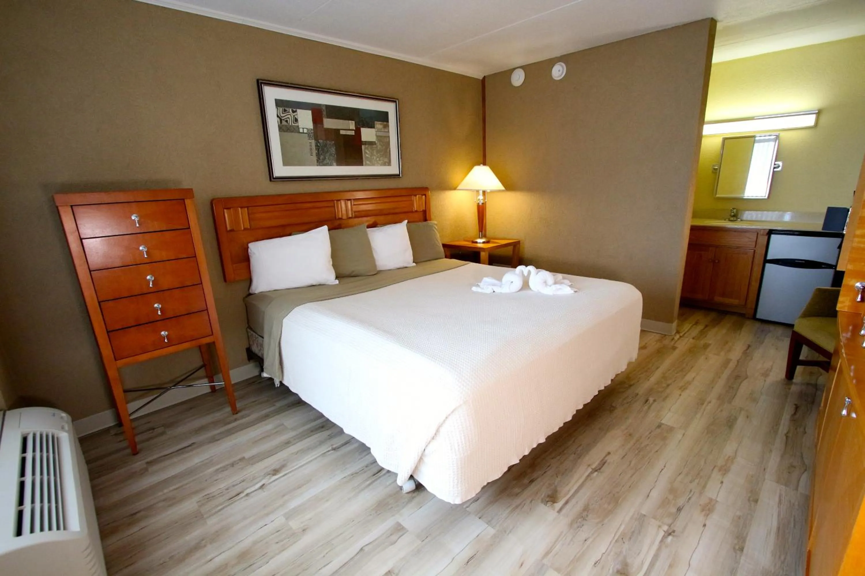 Photo of the whole room, Bed in Crusader Oceanfront Resort