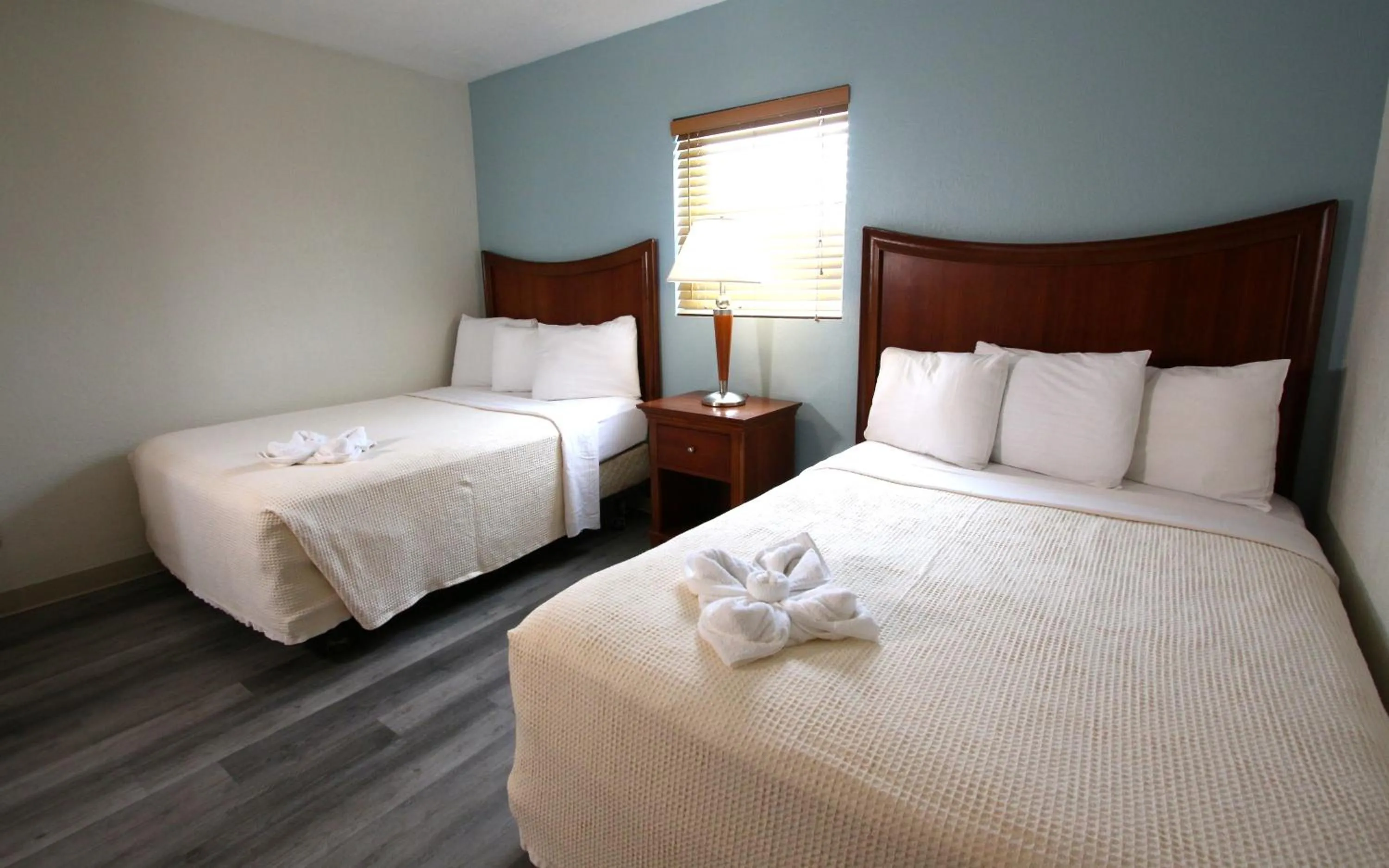 Bedroom, Bed in Crusader Oceanfront Resort
