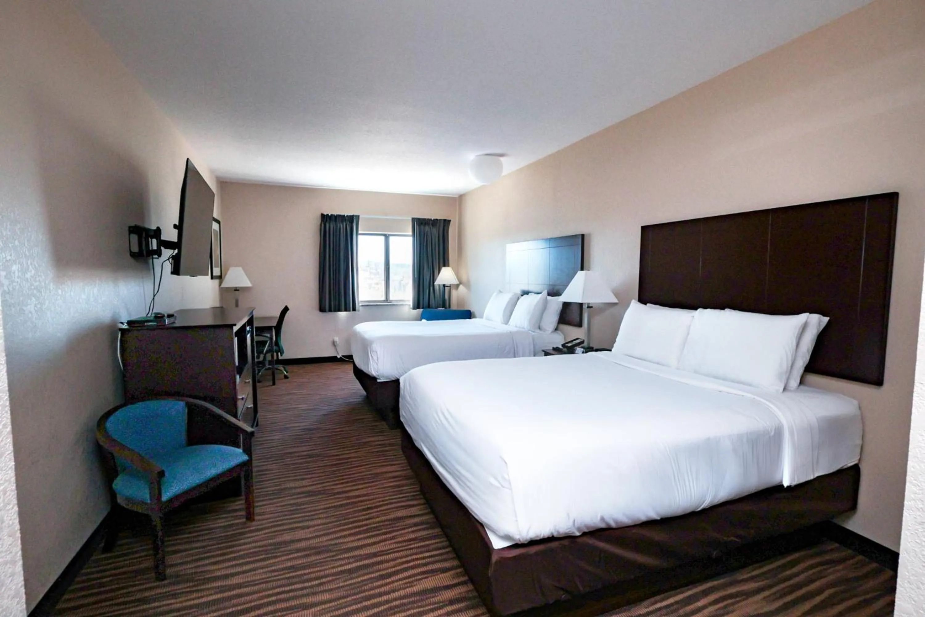 TV and multimedia, Bed in Cobblestone Inn & Suites Maryville