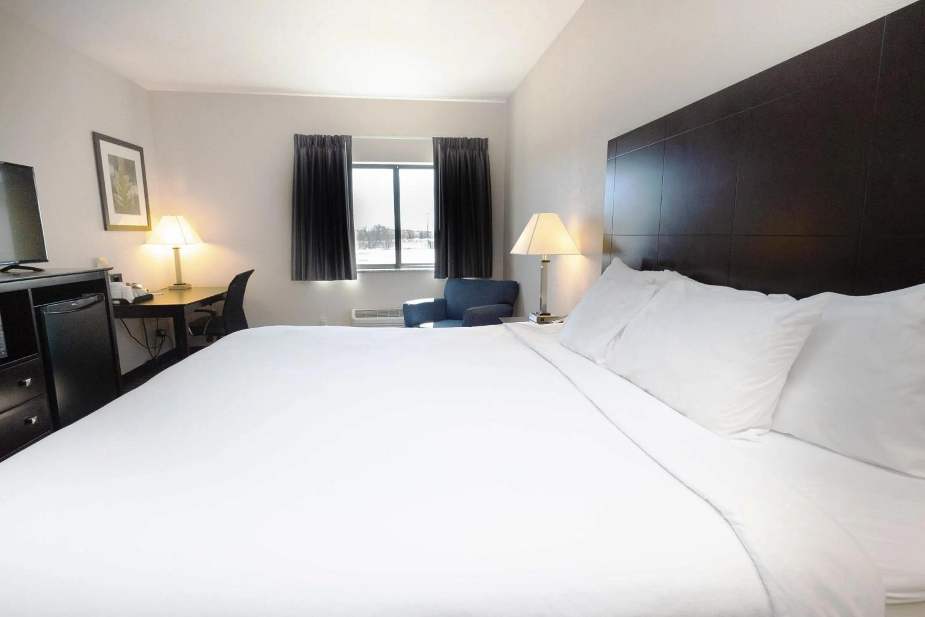 Bed in Cobblestone Inn & Suites Maryville