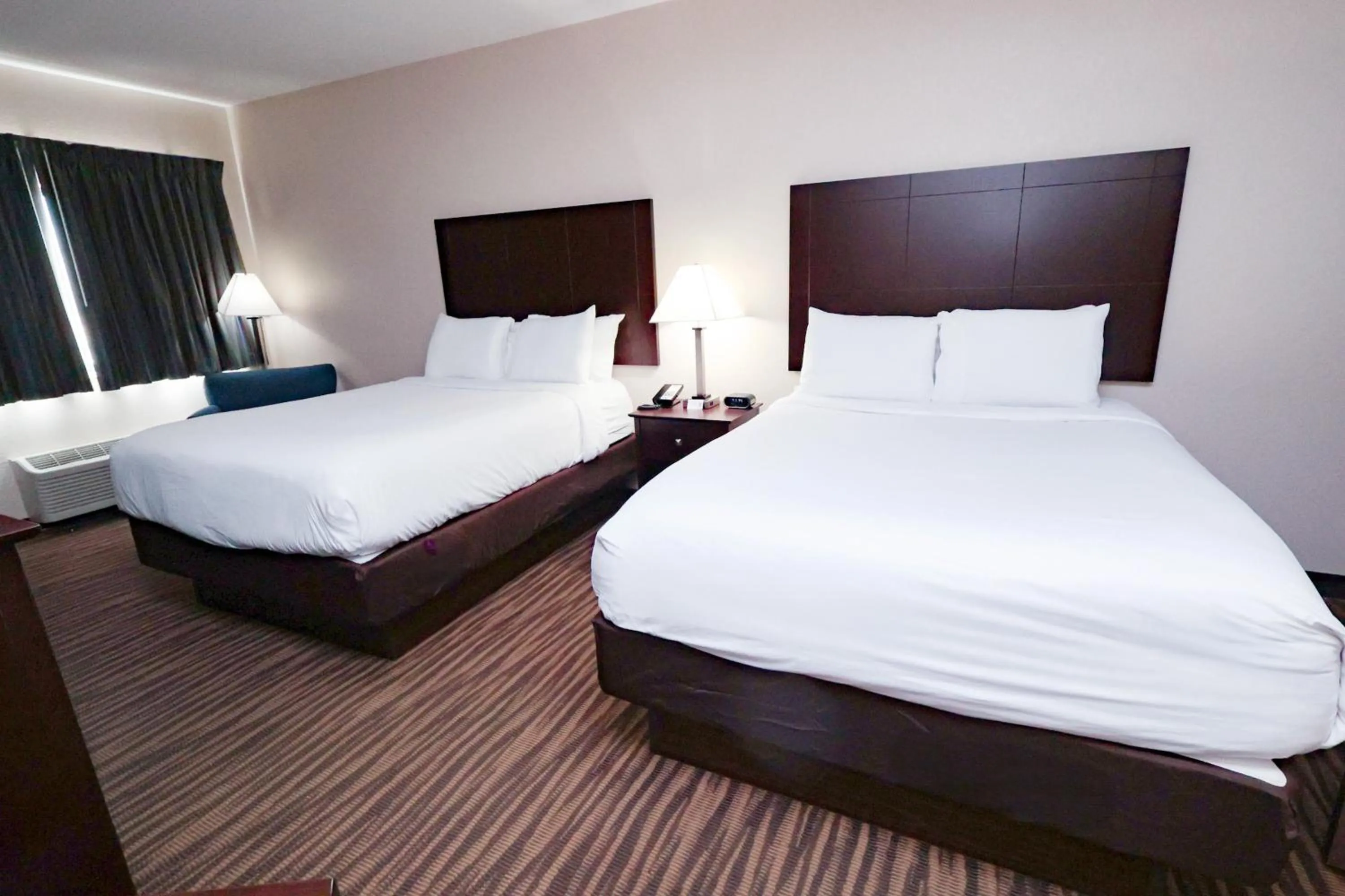 Bed in Cobblestone Inn & Suites Maryville