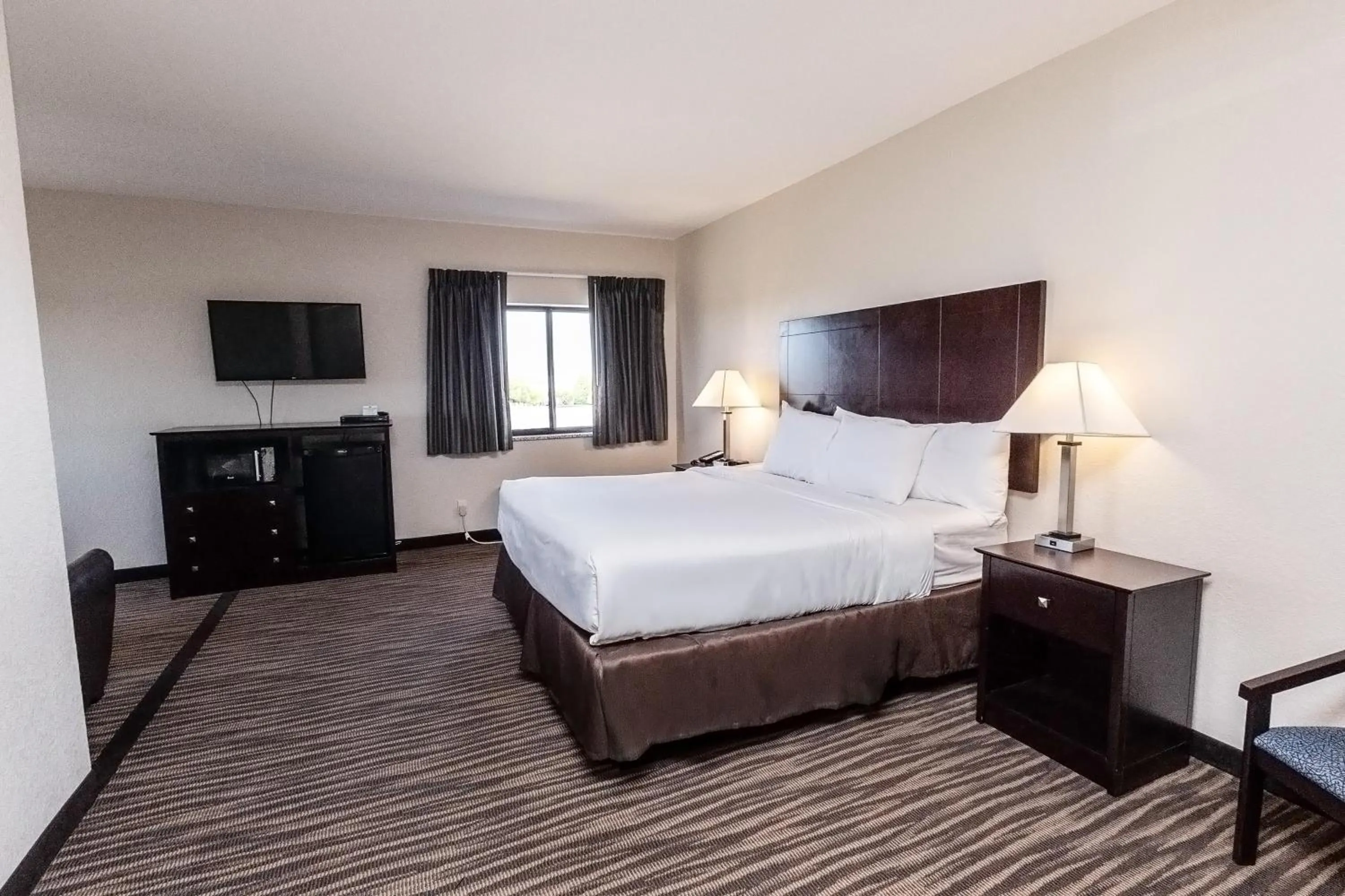 Bed in Cobblestone Inn & Suites Maryville