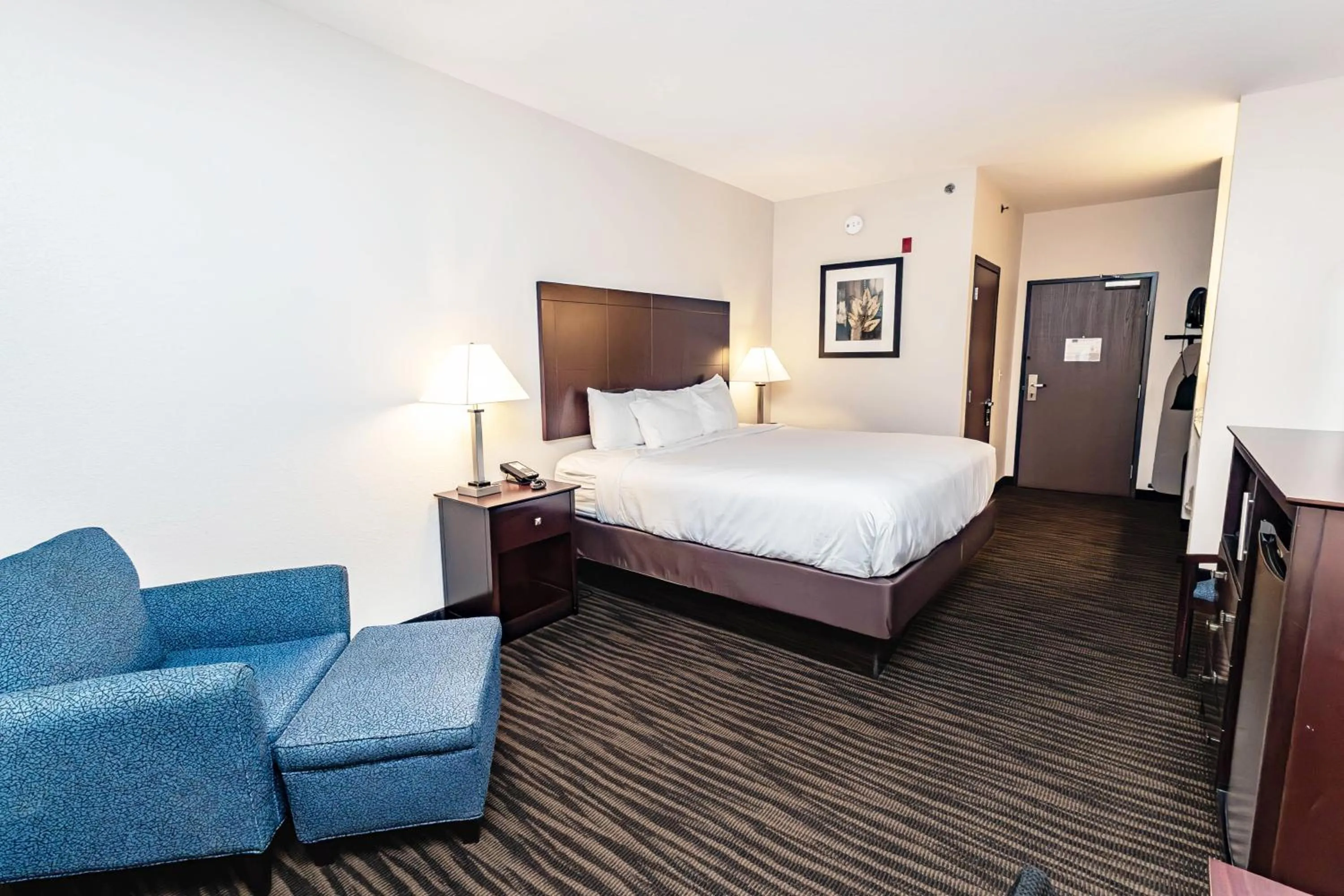 Bed in Cobblestone Inn & Suites Maryville