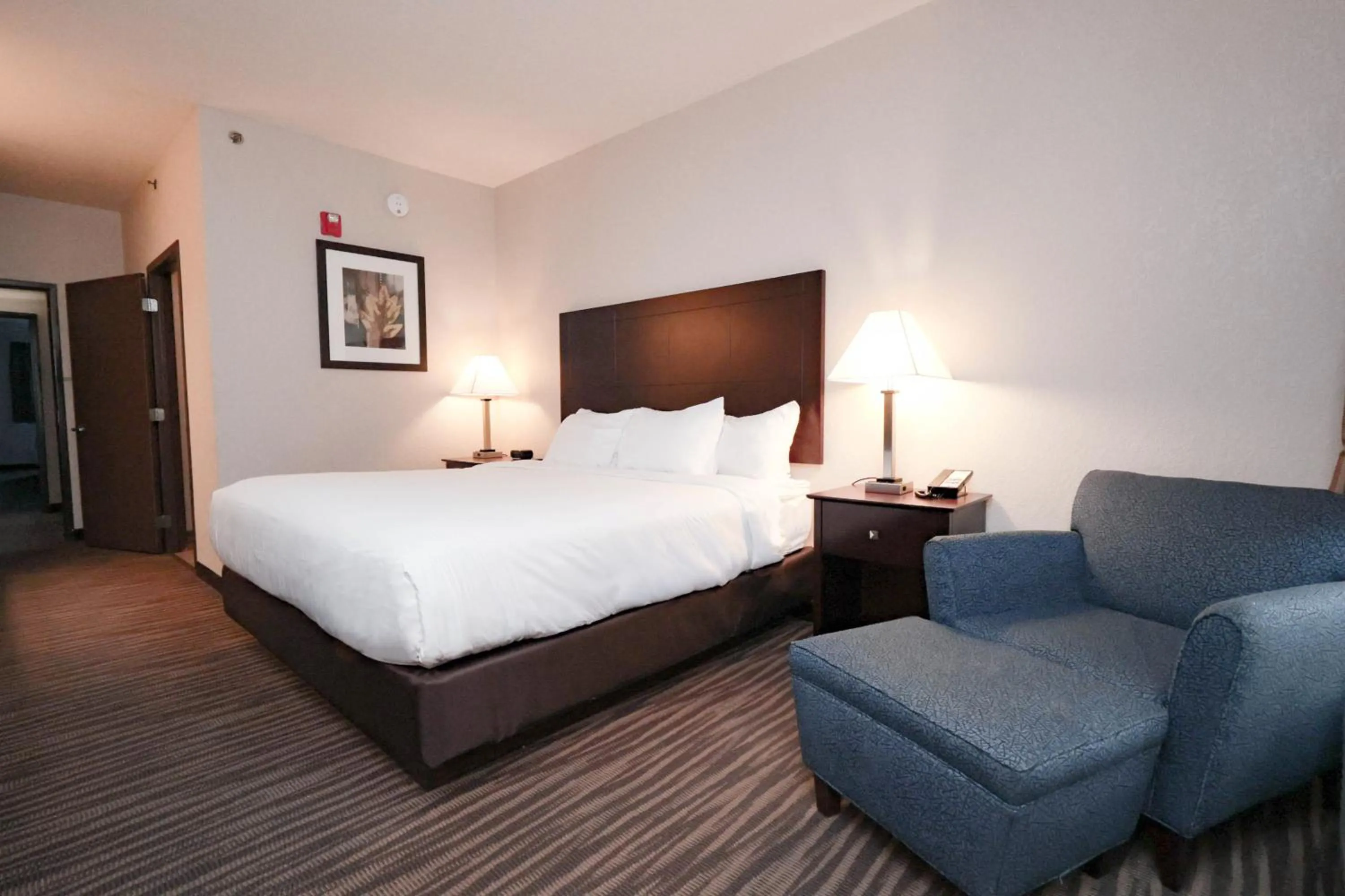 Bed in Cobblestone Inn & Suites Maryville