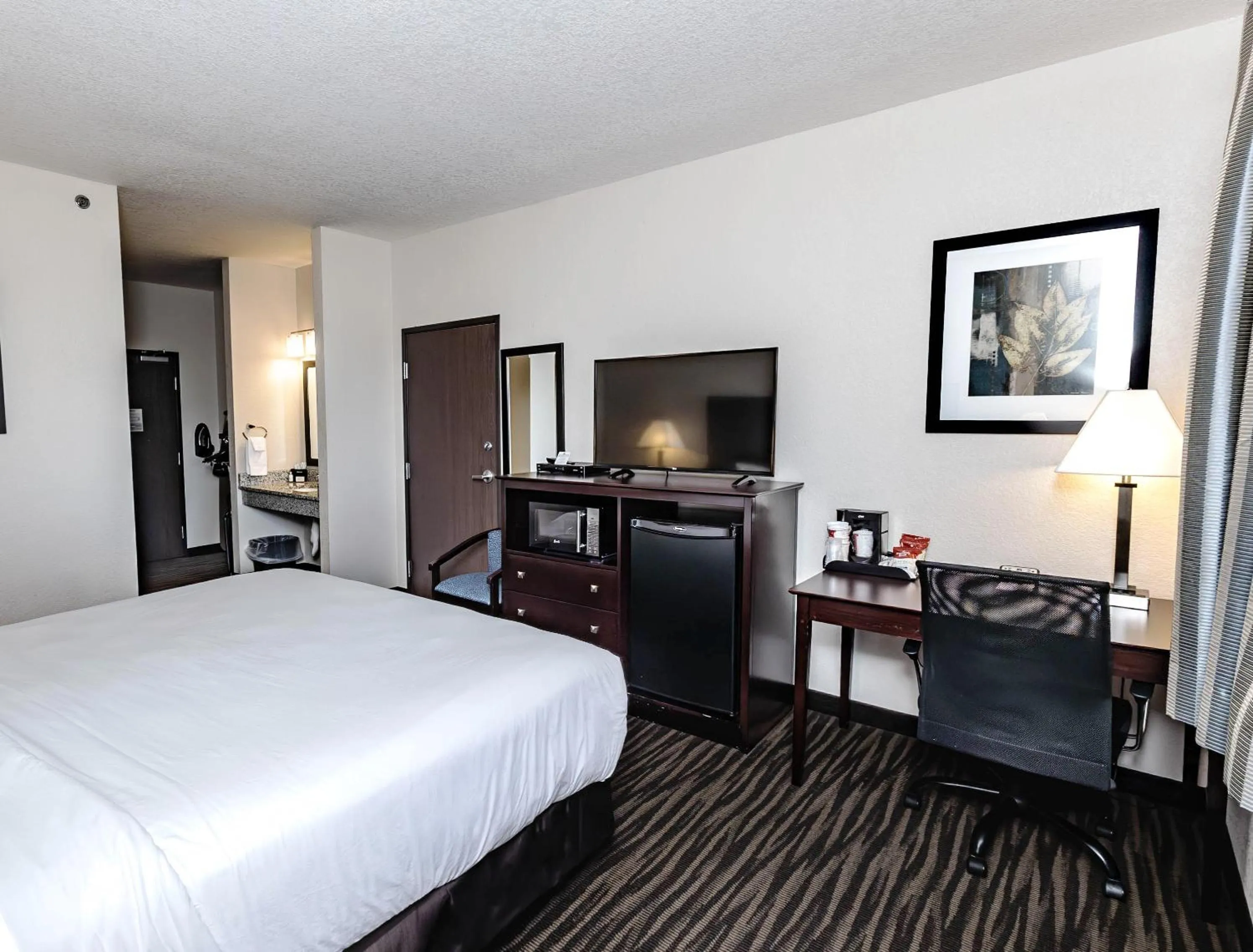 TV and multimedia, Bed in Cobblestone Inn & Suites Maryville