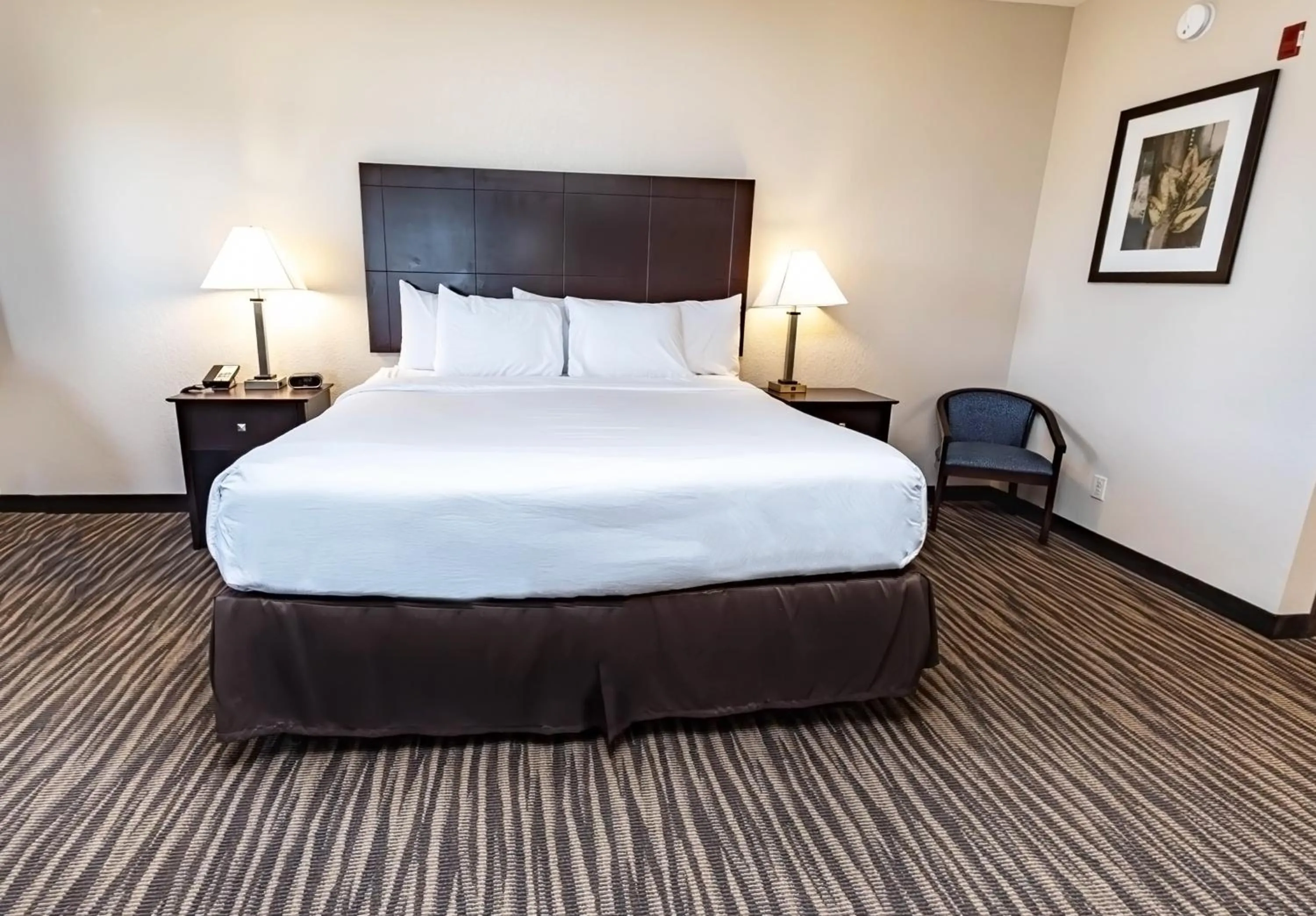Bed in Cobblestone Inn & Suites Maryville