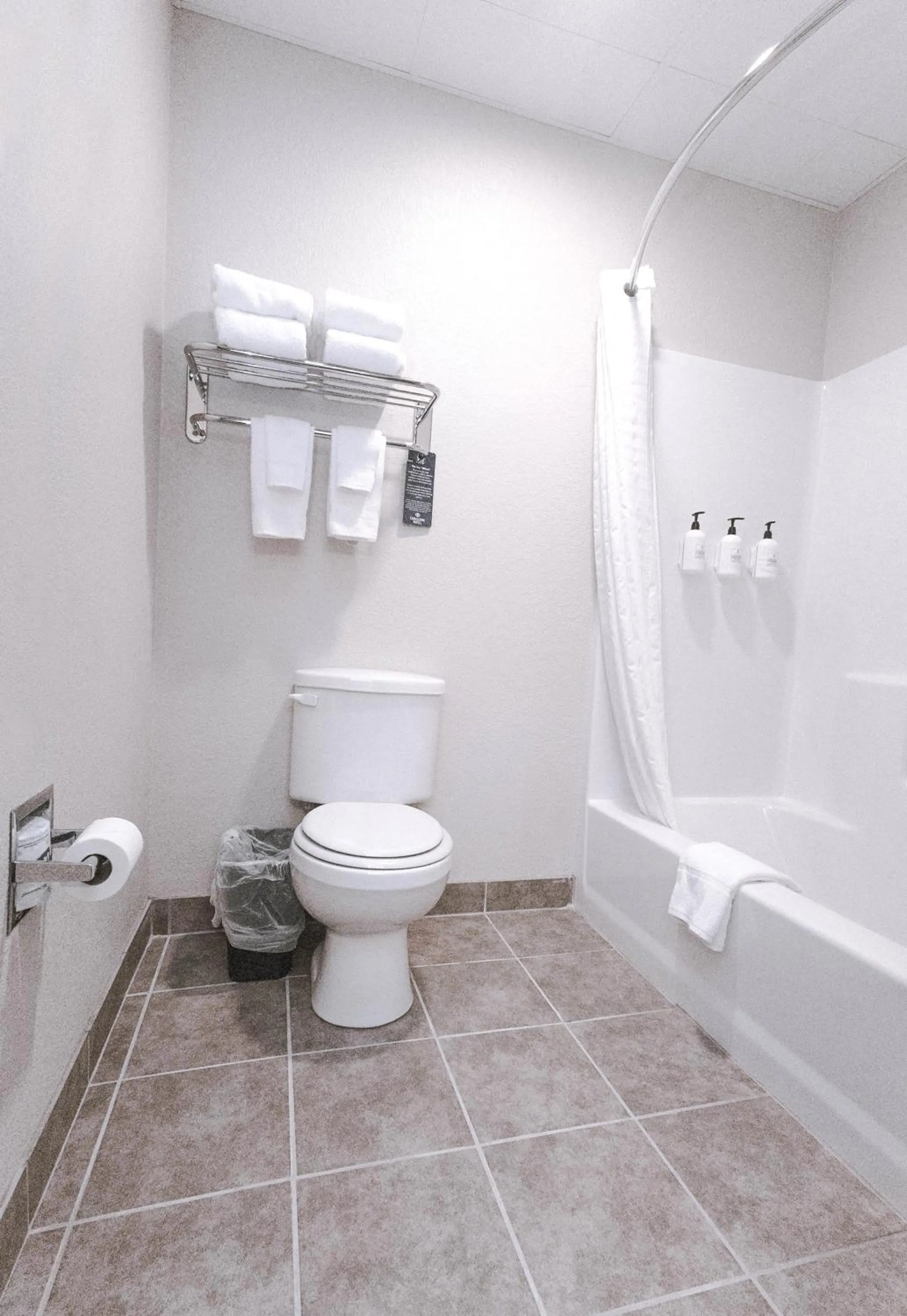 Bathroom in Cobblestone Inn & Suites Maryville