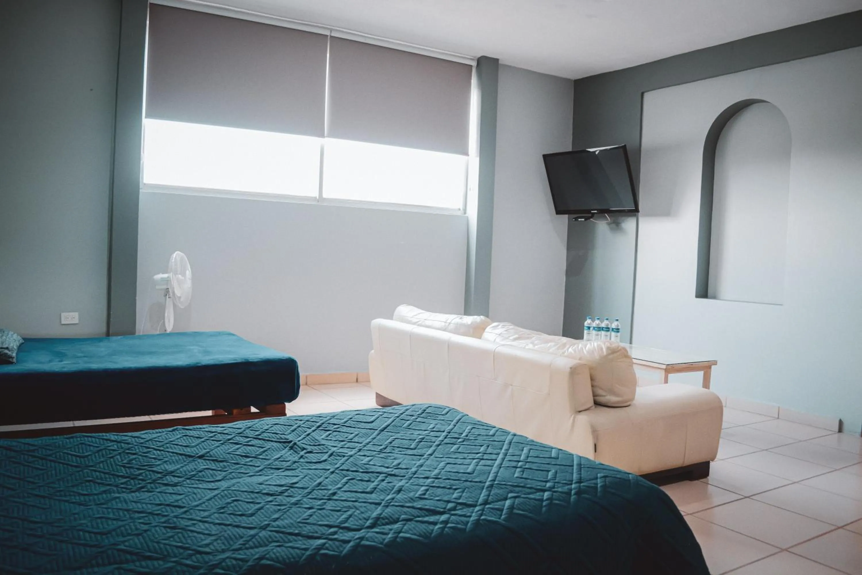 Photo of the whole room, Bed in La Conspiración Hotel