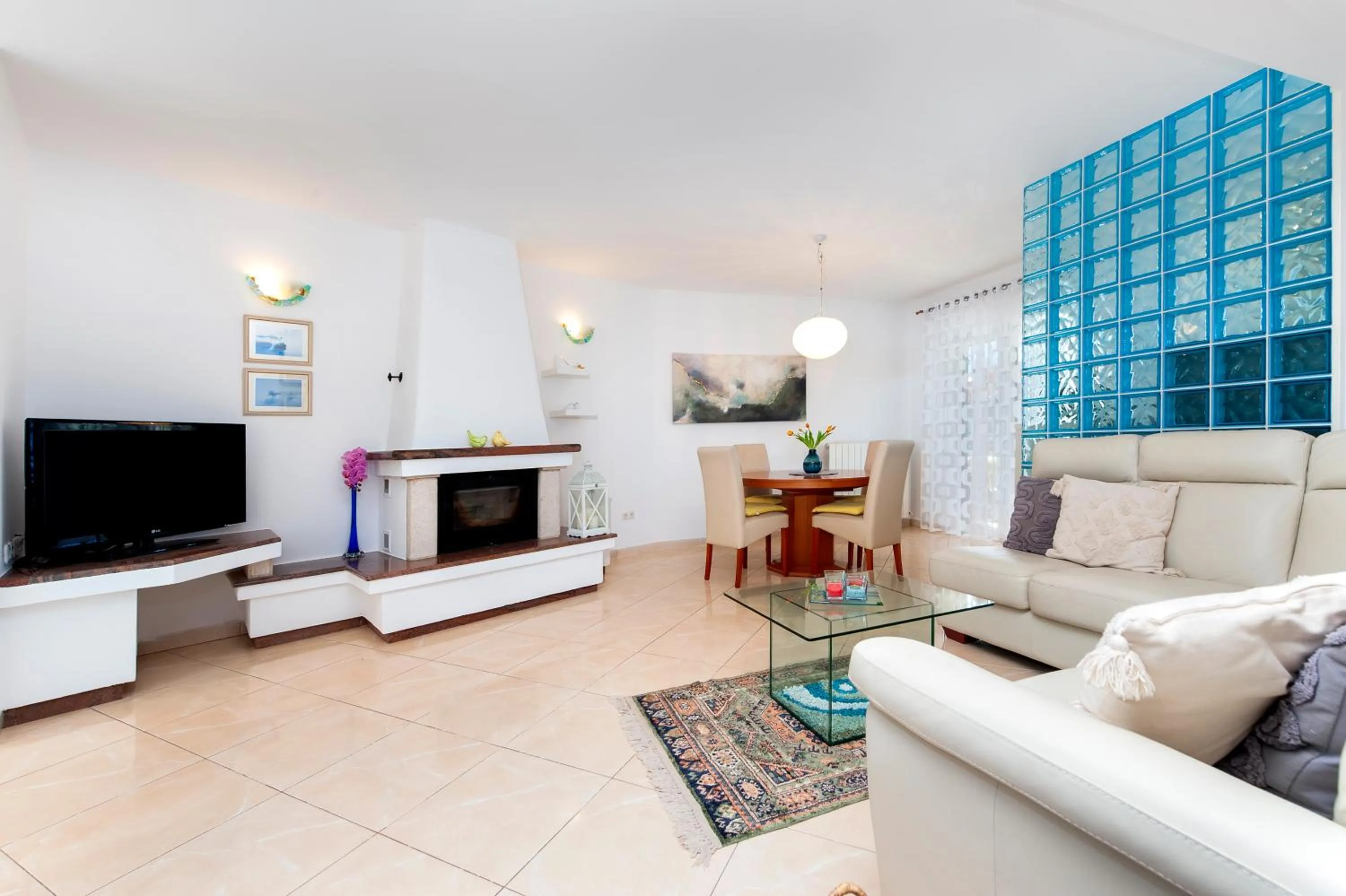 TV and multimedia in Villa Marea