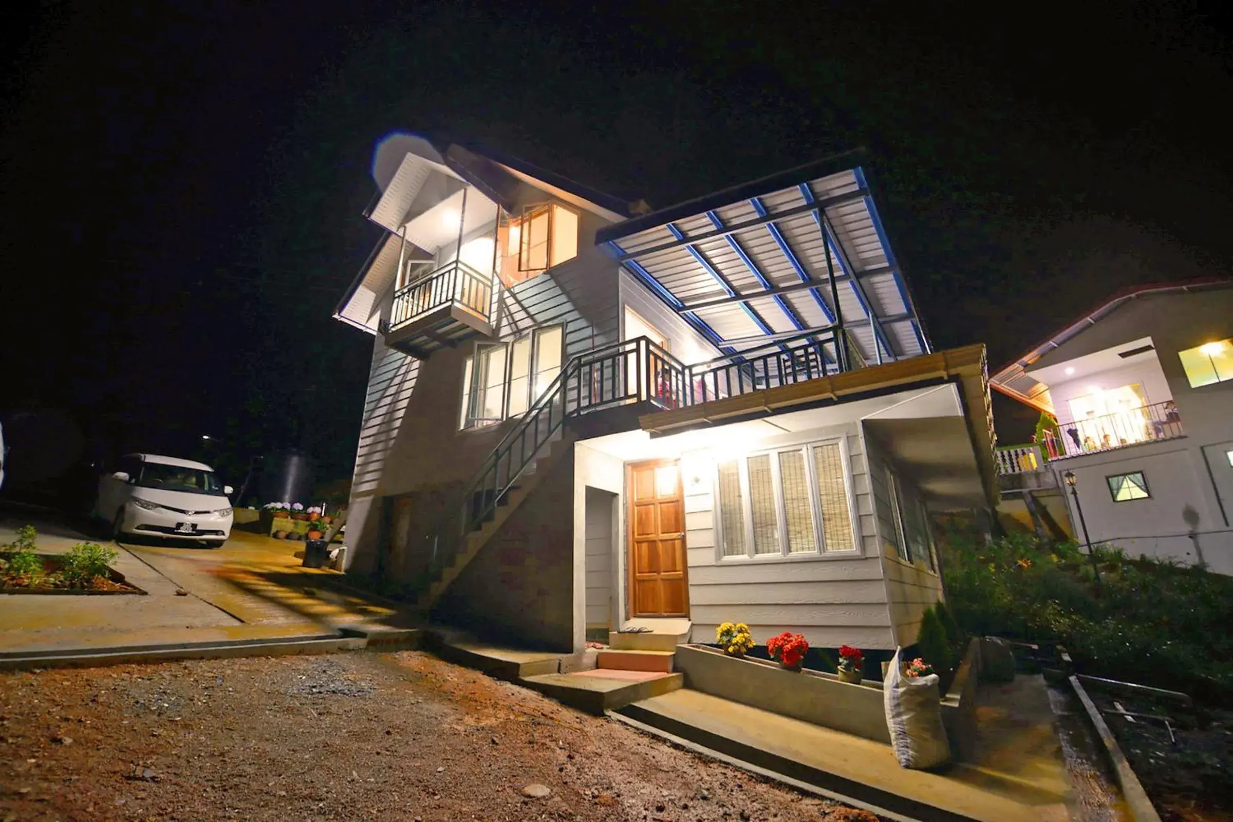 Facade/entrance in T Paradise Facade/entrance in T Paradise