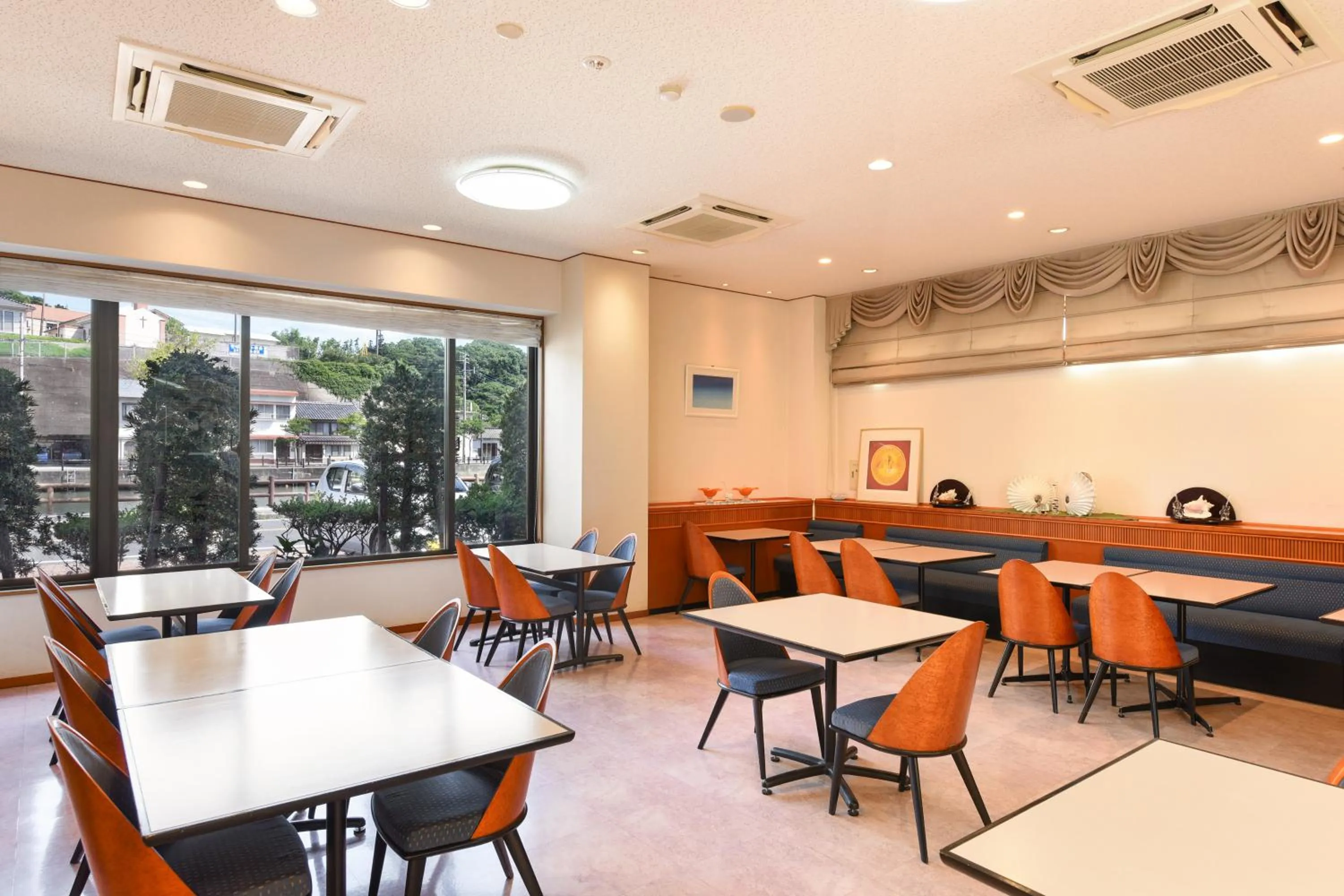 Restaurant/places to eat in Iki Marina Hotel