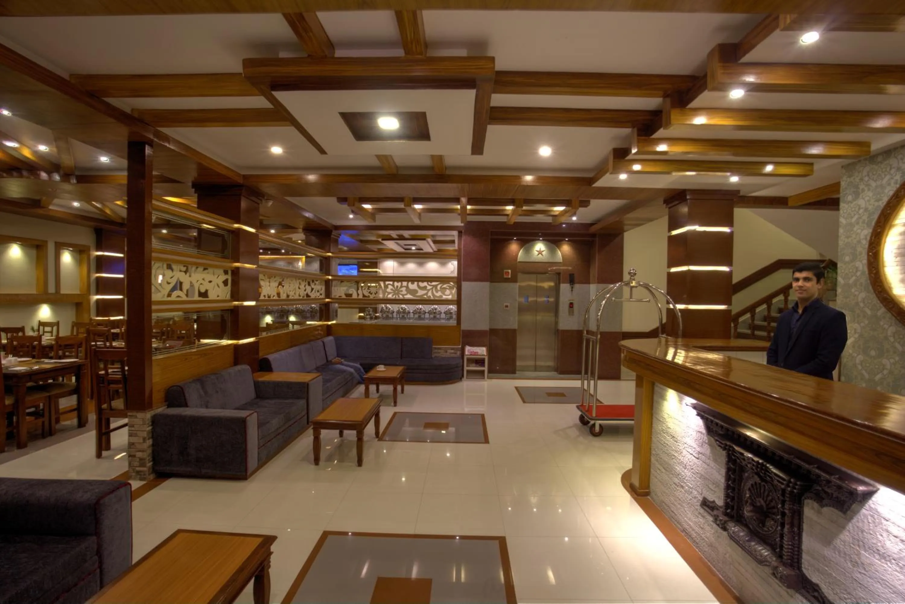 Lobby or reception in Hotel White Pearl