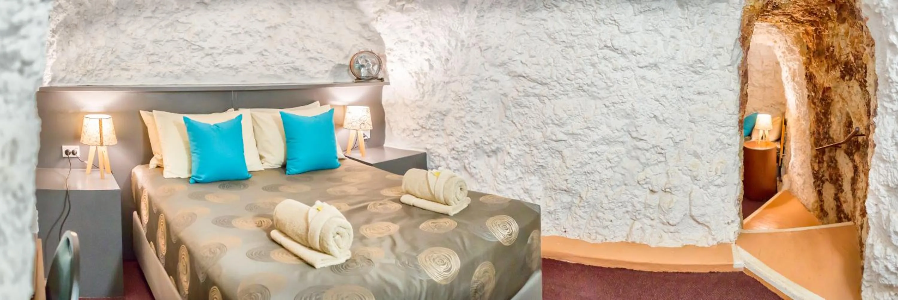 Bed in White Cliffs Underground Motel