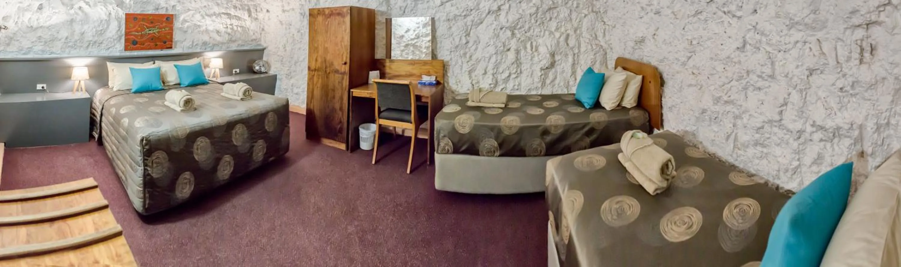 Bedroom in White Cliffs Underground Motel