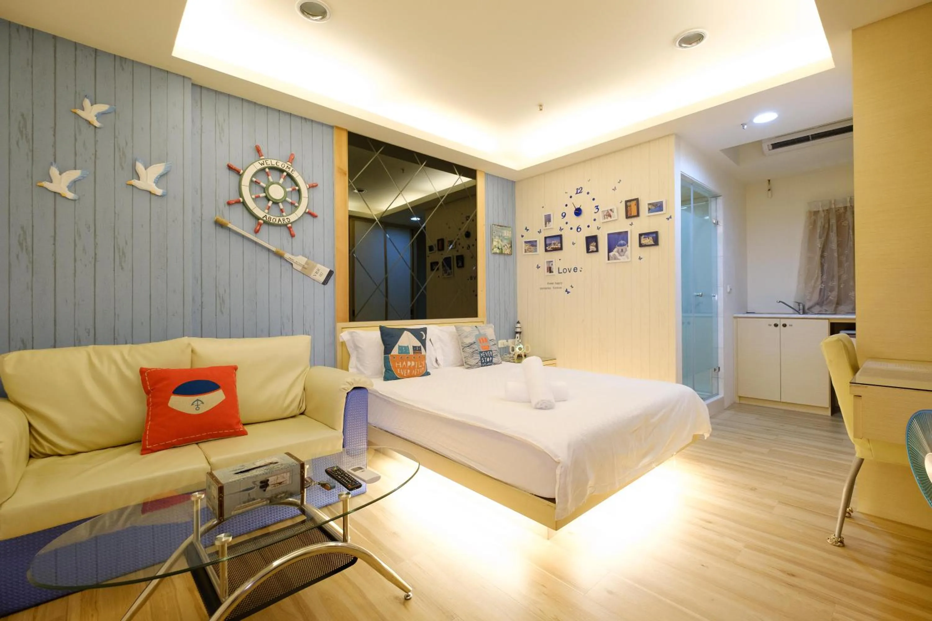 Bed in Color Fun inn