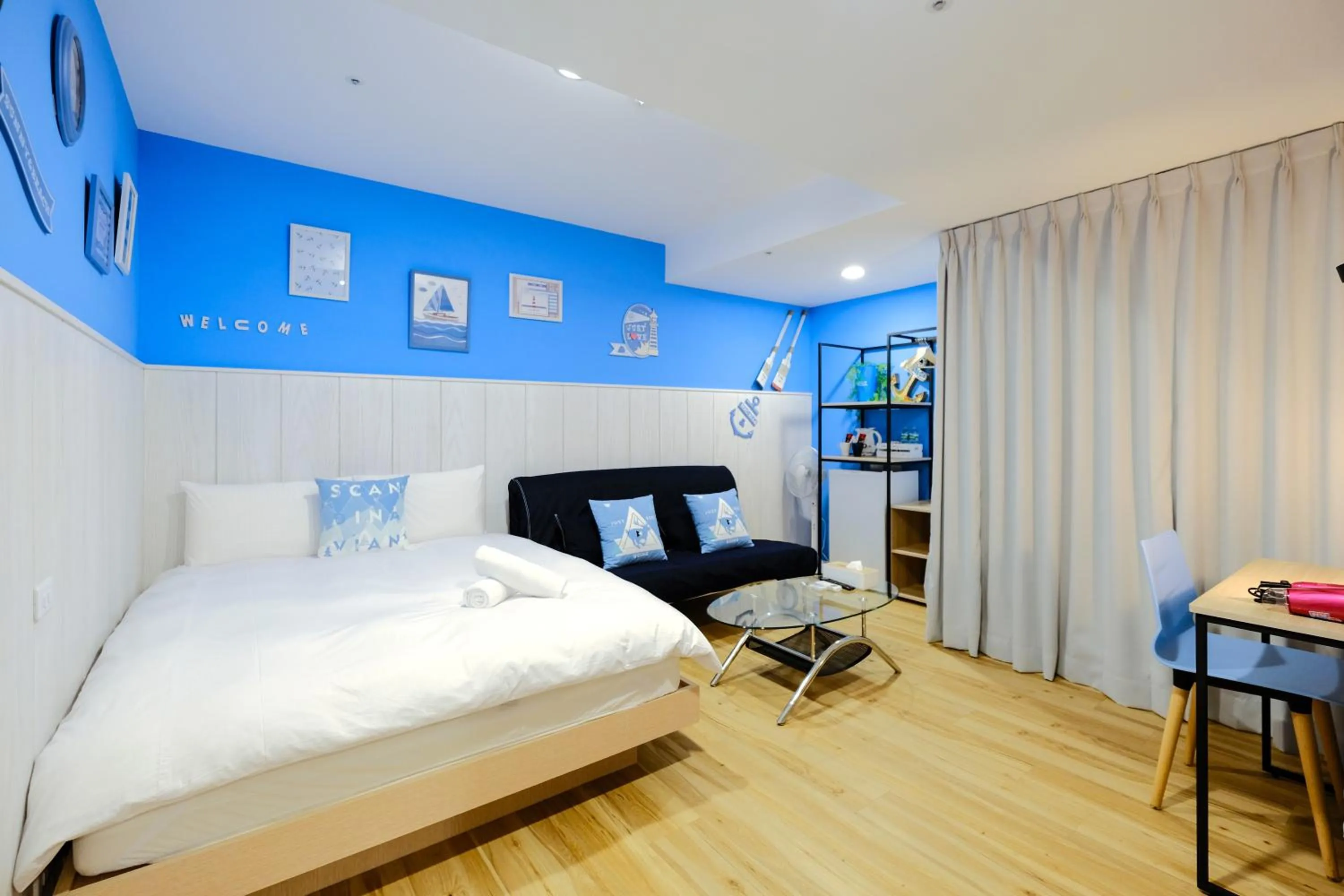 Bed in Color Fun inn