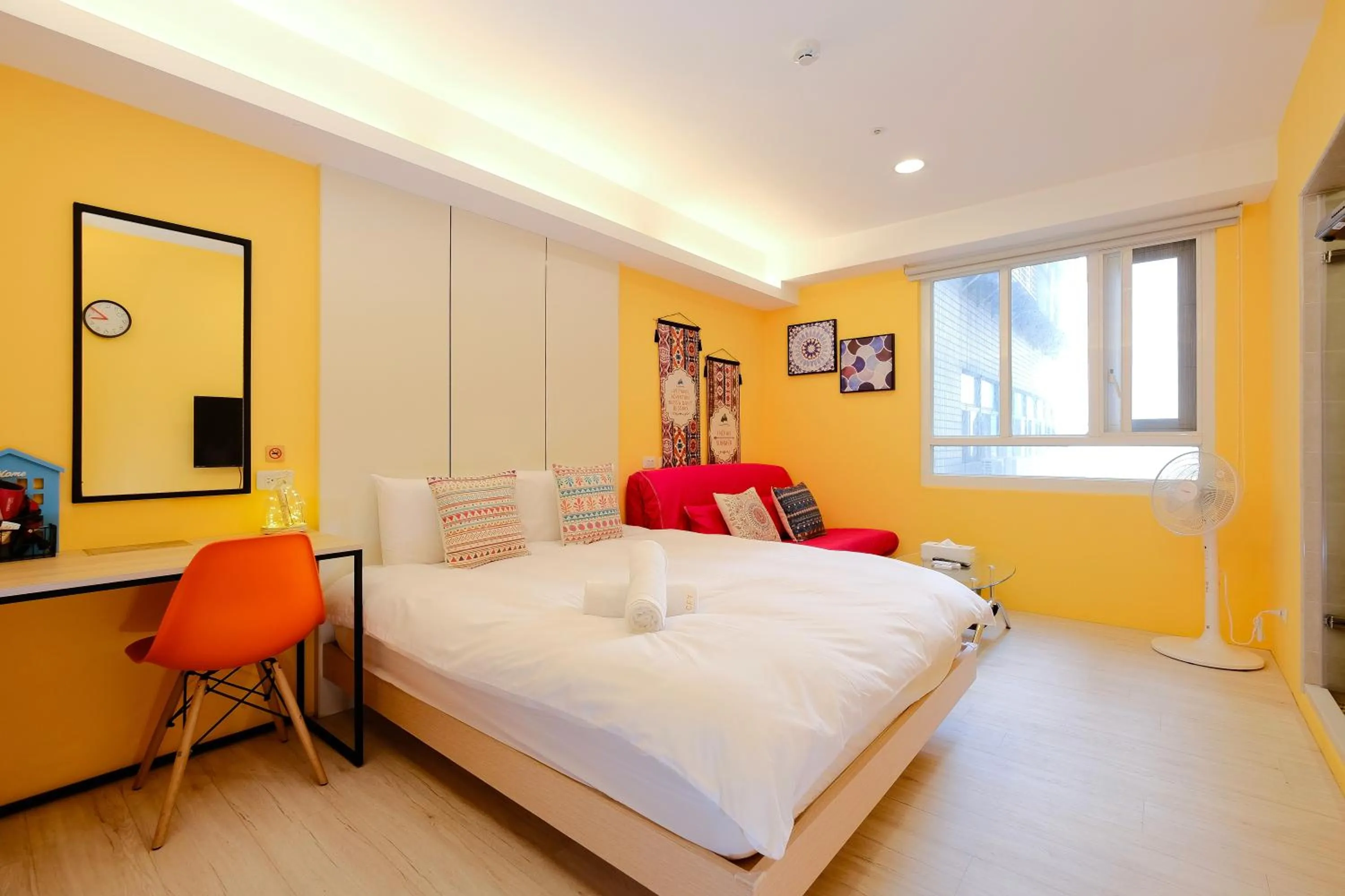 Bed in Color Fun inn