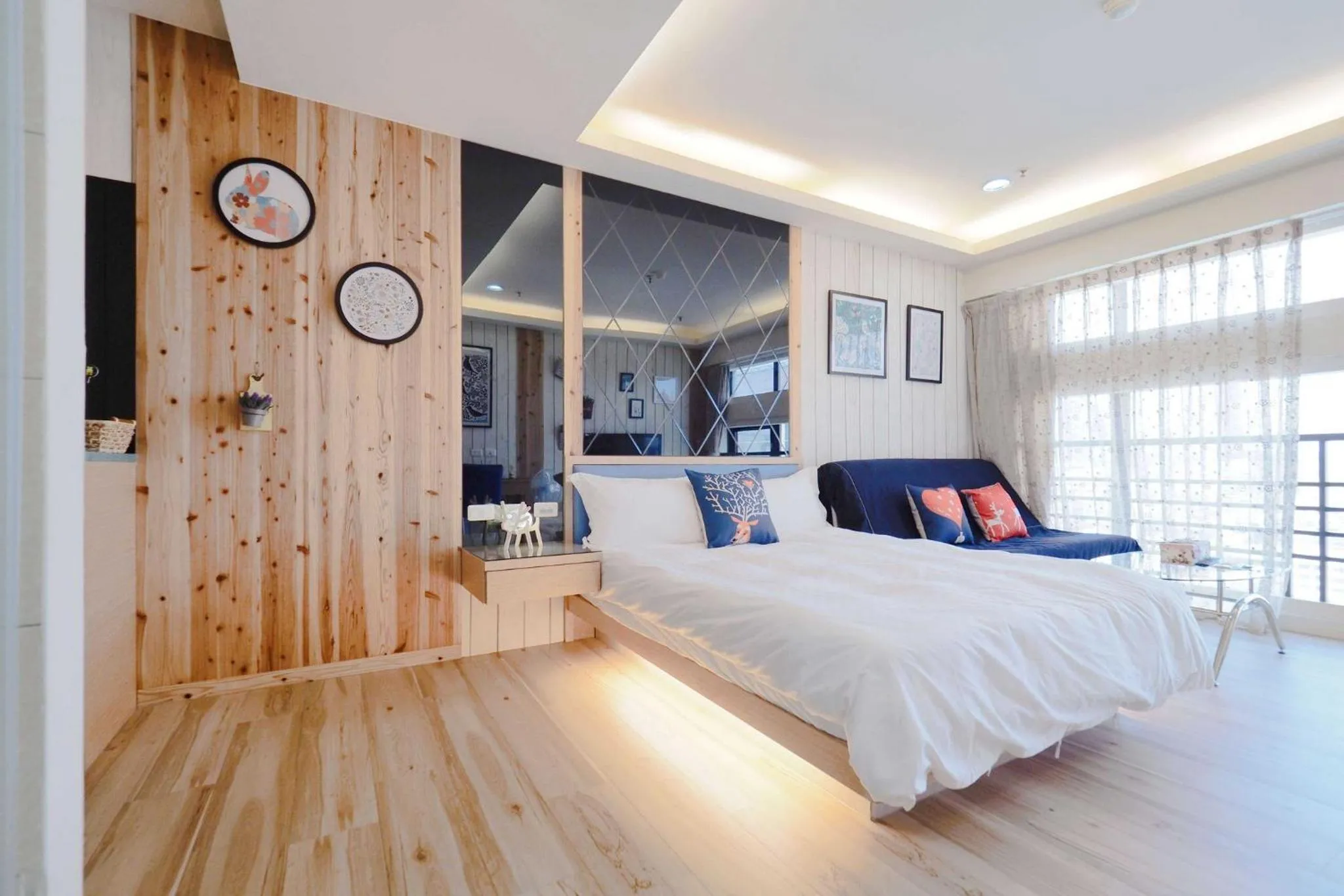 Bed in Color Fun inn