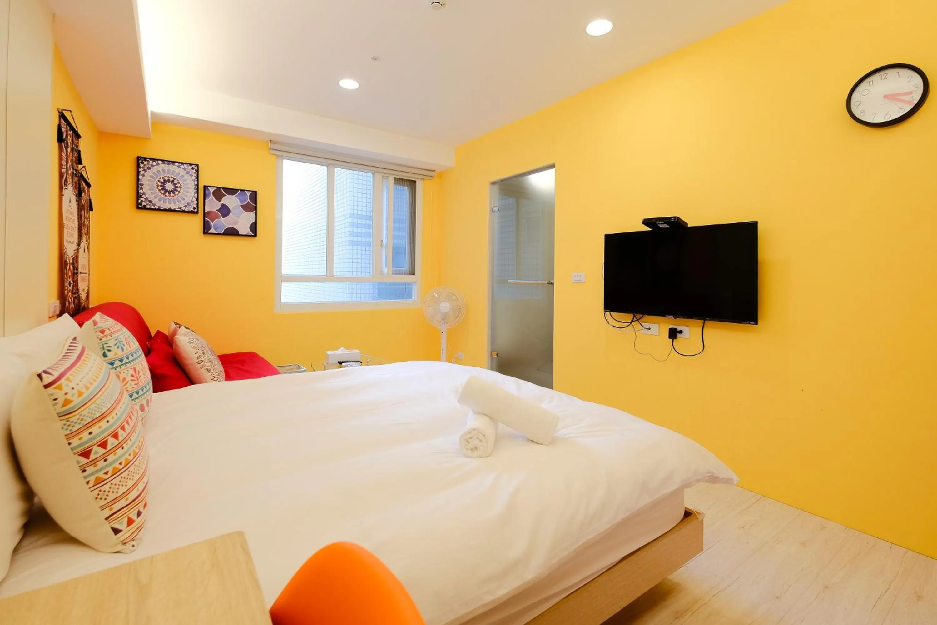 Bed in Color Fun inn