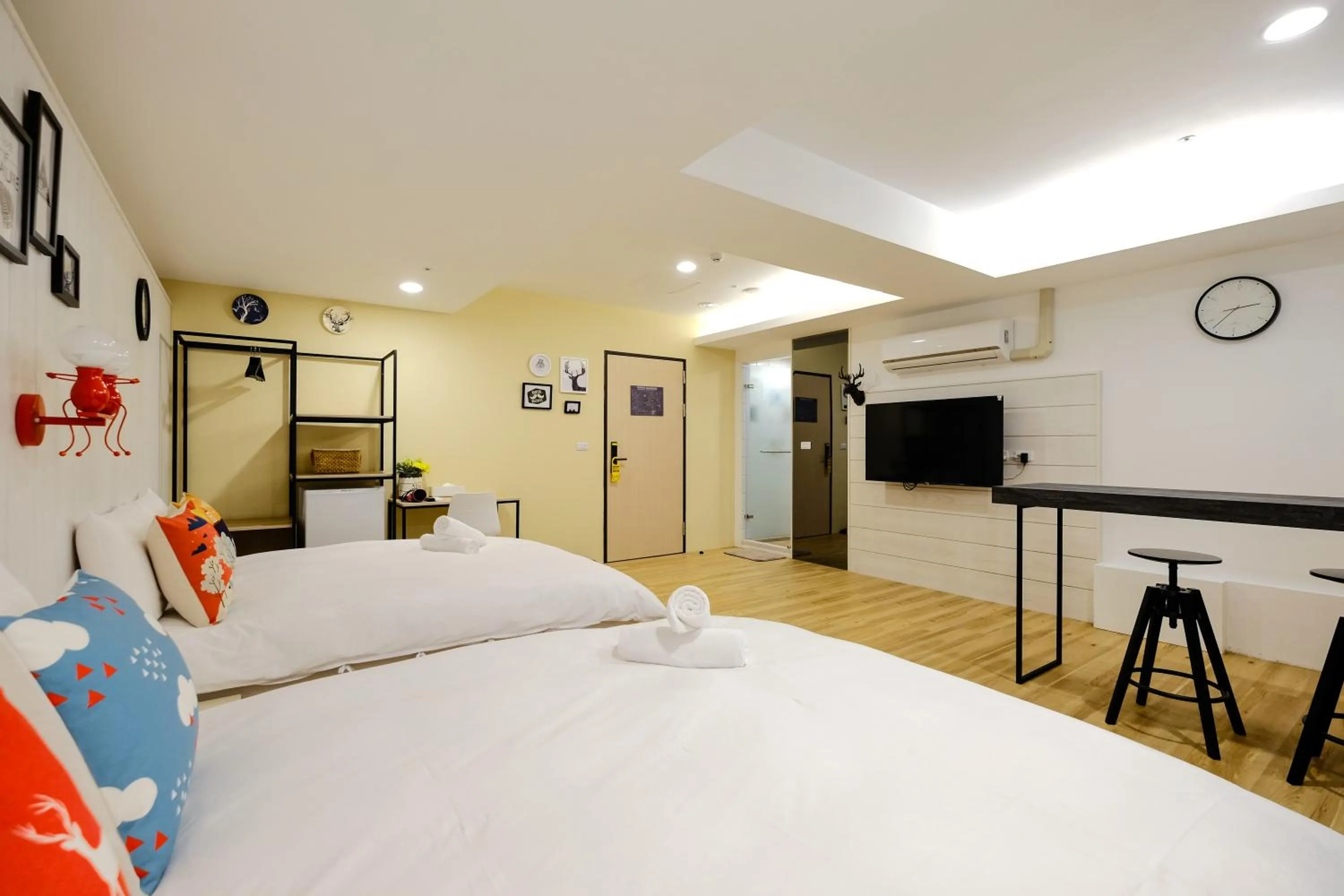 Bed in Color Fun inn