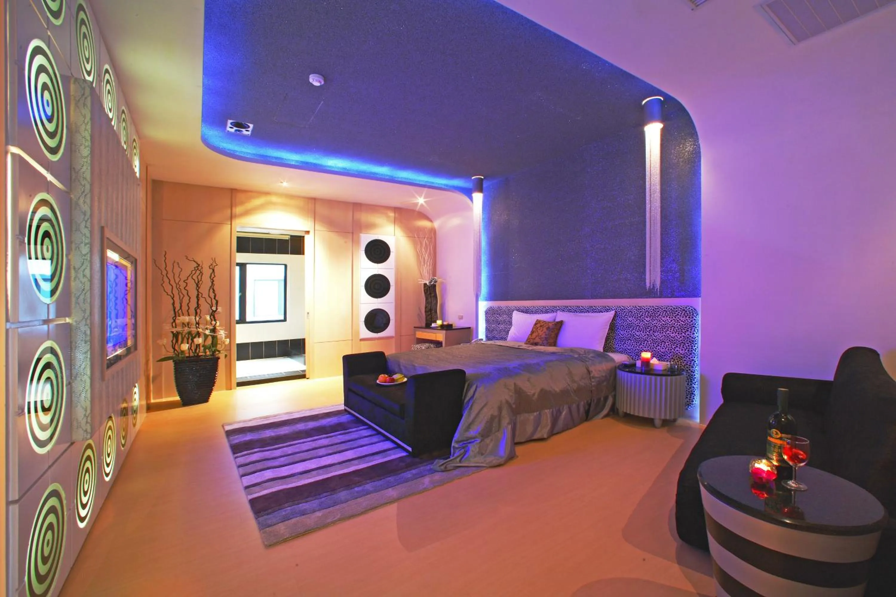 bunk bed, Bed in Noble Motel