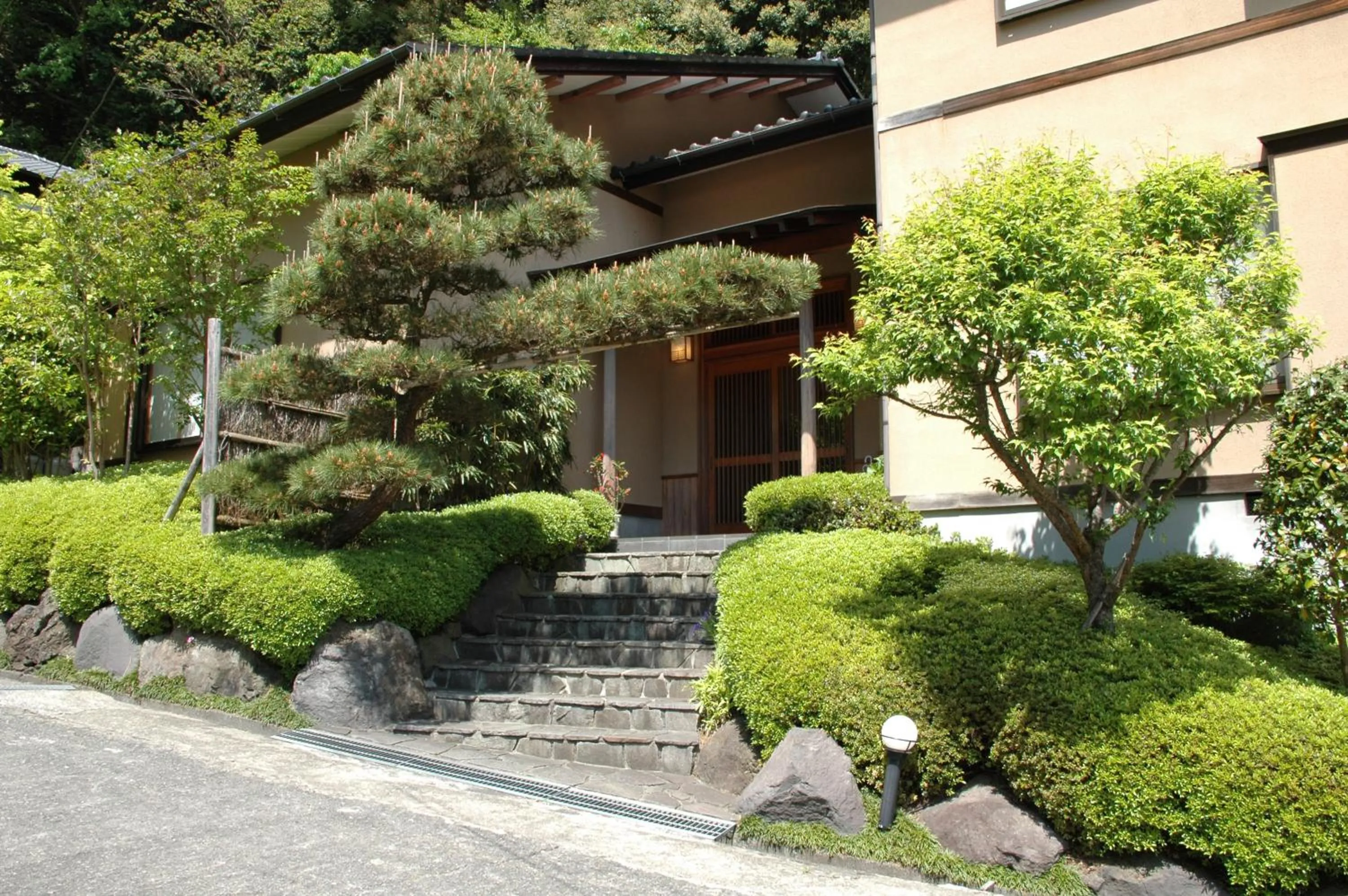 Property building in Hoshi Meguri