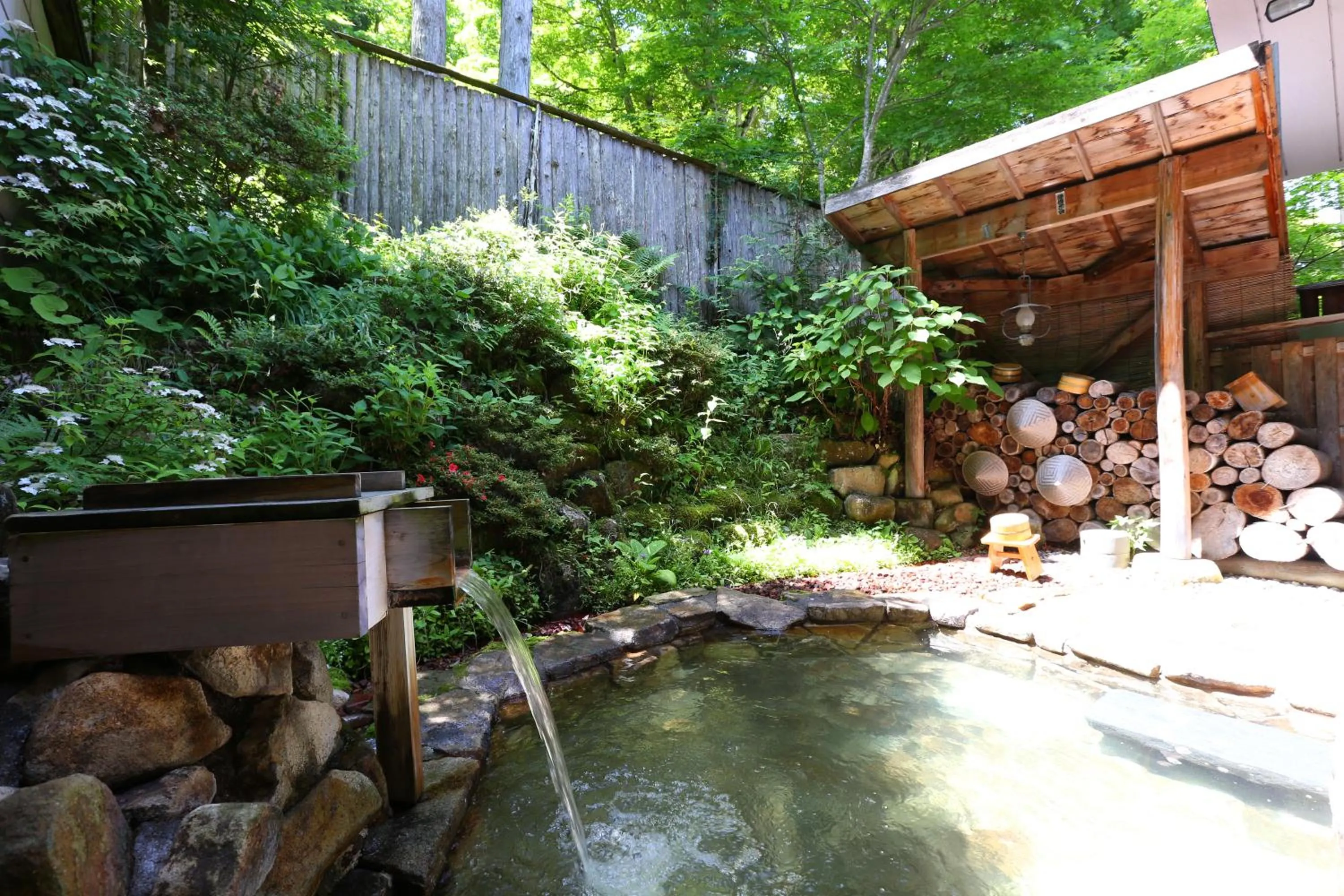 Hot Spring Bath in Nukumorino-yado Komanoyu