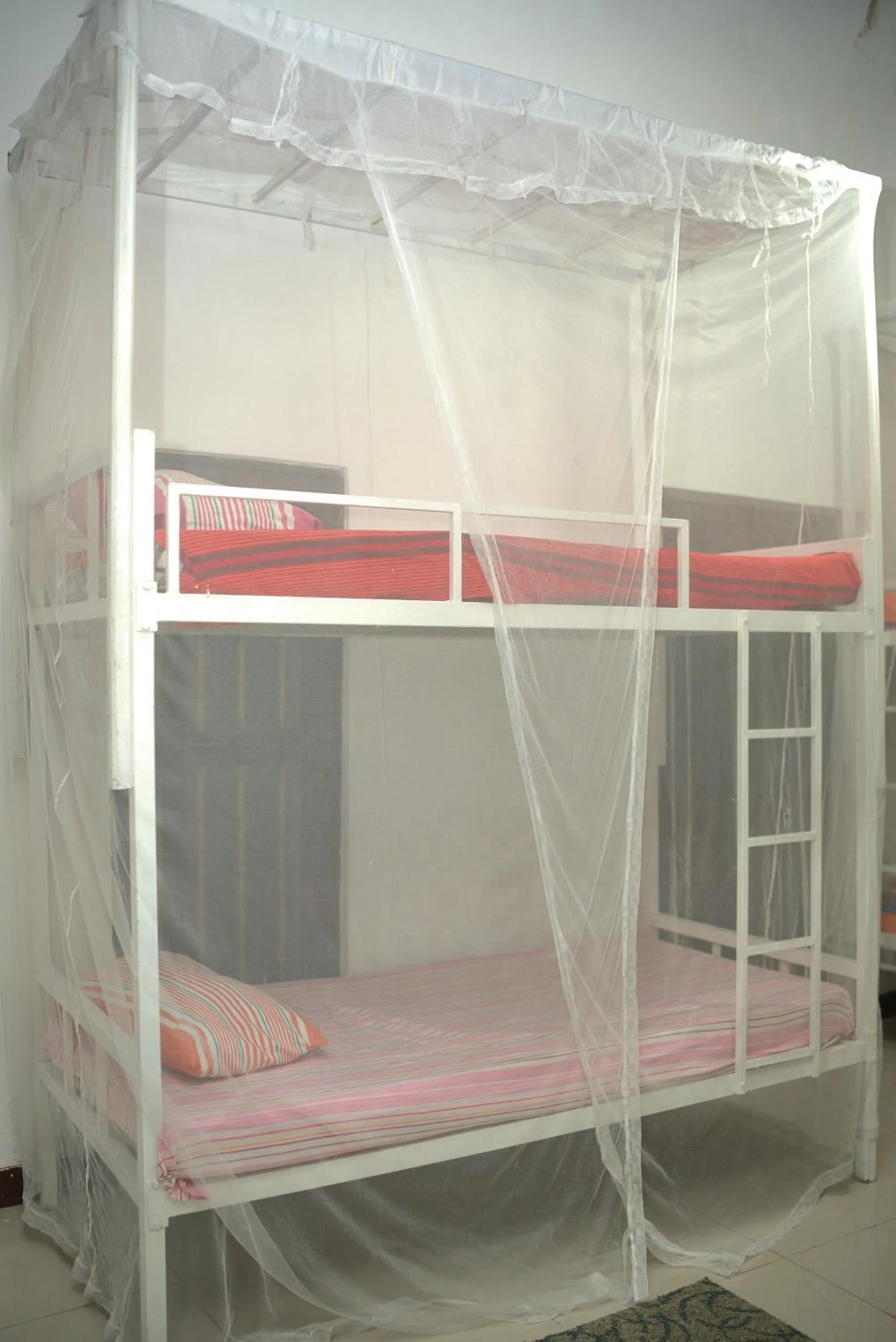 Property building, Bed in Traveller's Hostel Hikkaduwa