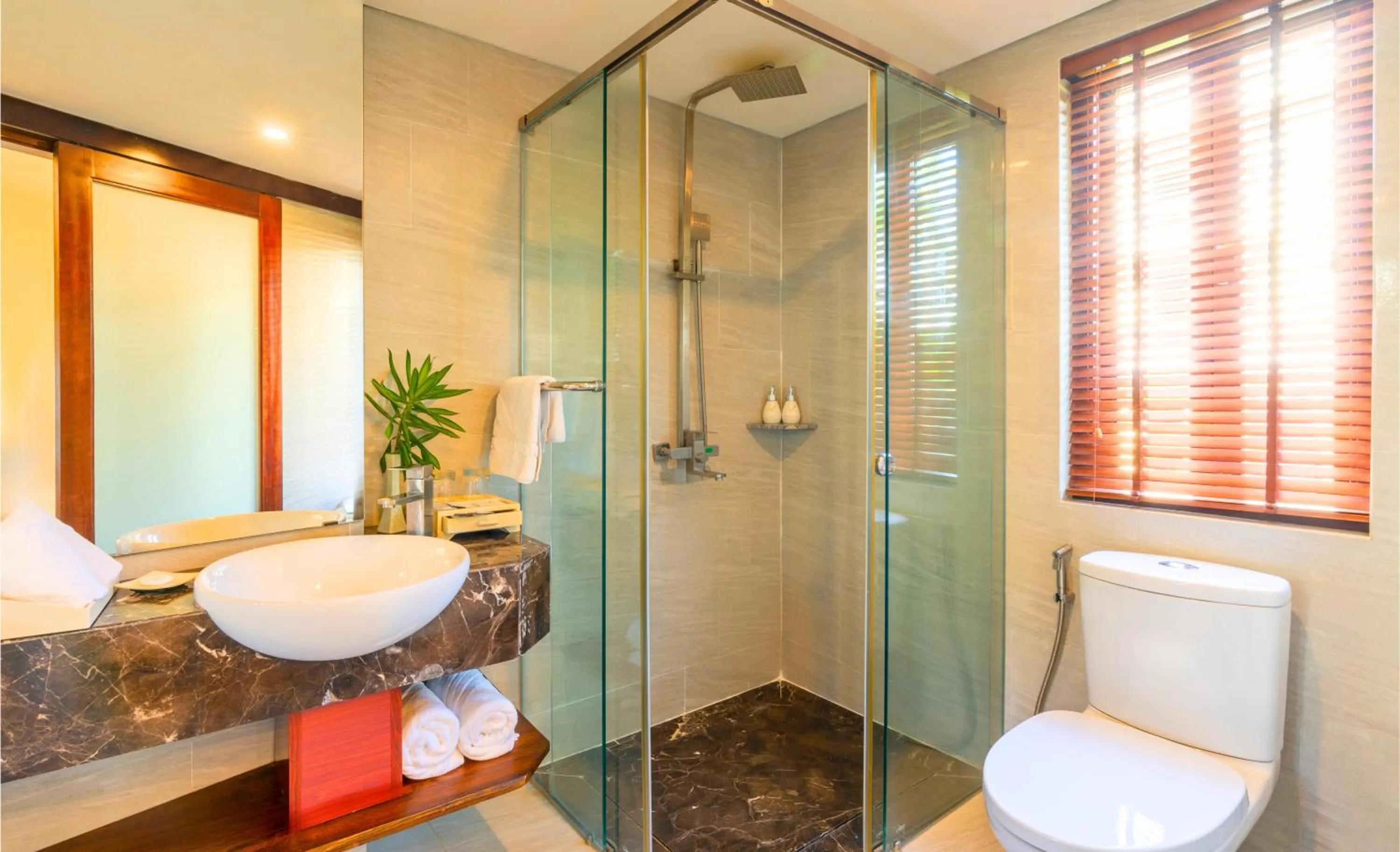 Shower in Elites Riverside Hotel & Spa Hoi An