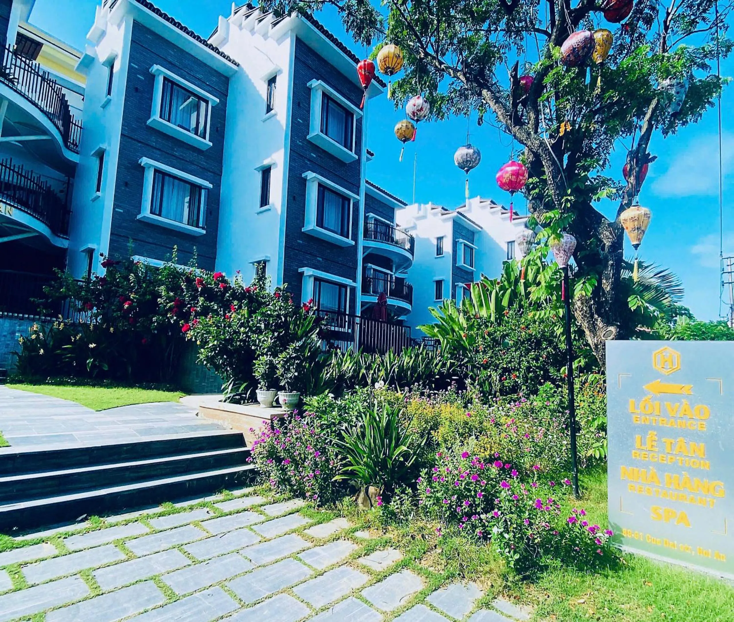 Property building in Happy Life Memories Hoi An Hotel & Spa