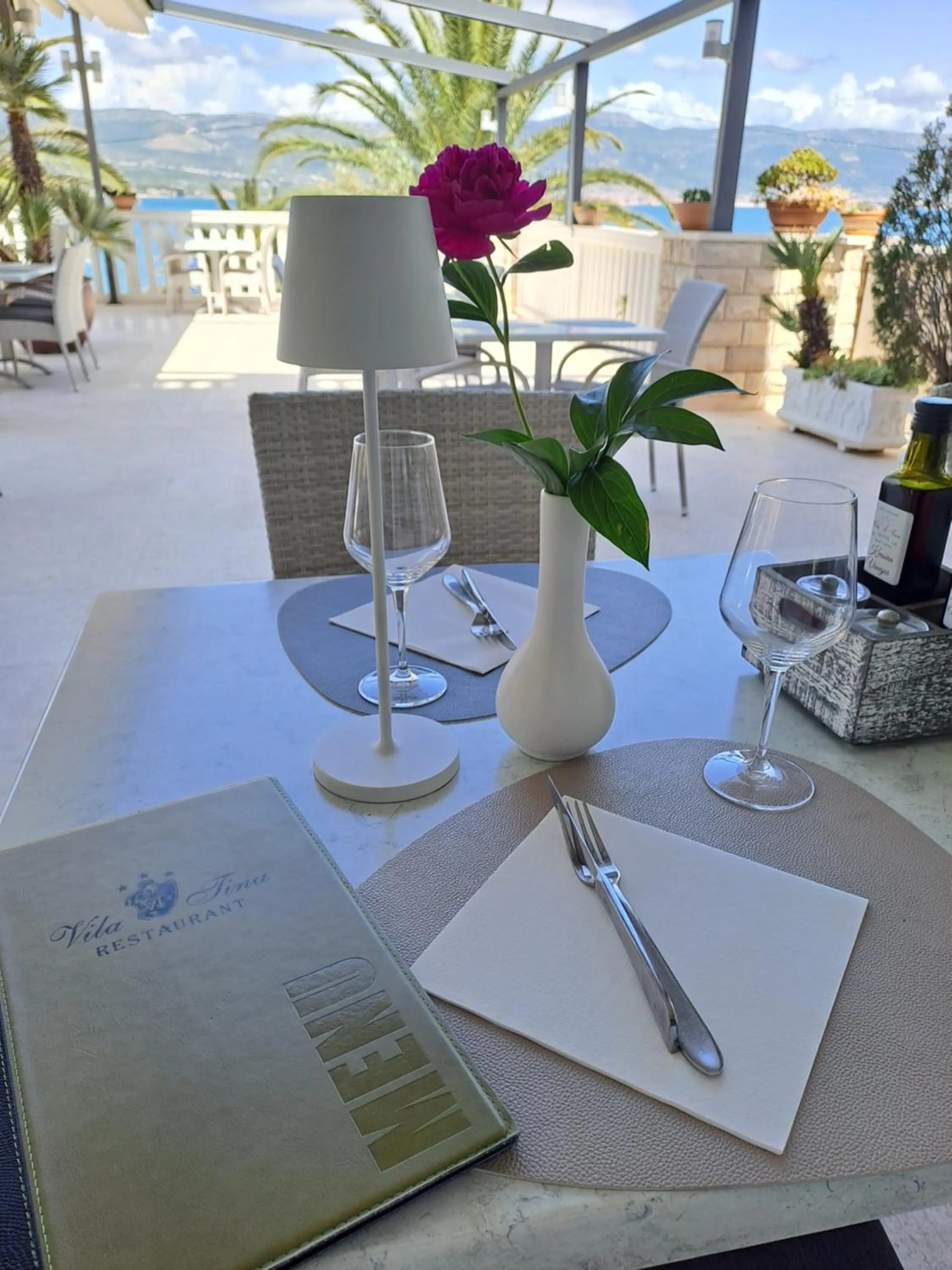 Restaurant/places to eat in Hotel Vila Tina
