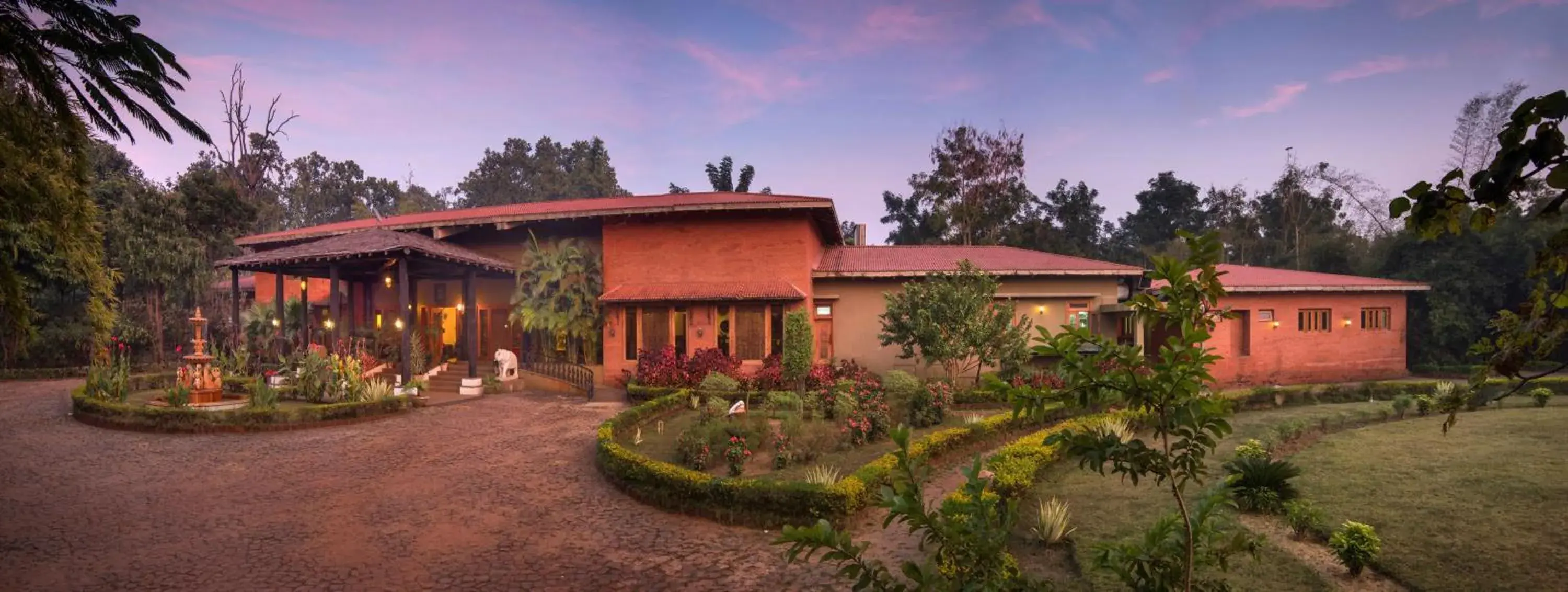 Facade/entrance in Syna Tiger Resort Bandhavgarh Facade/entrance in Syna Tiger Resort Bandhavgarh