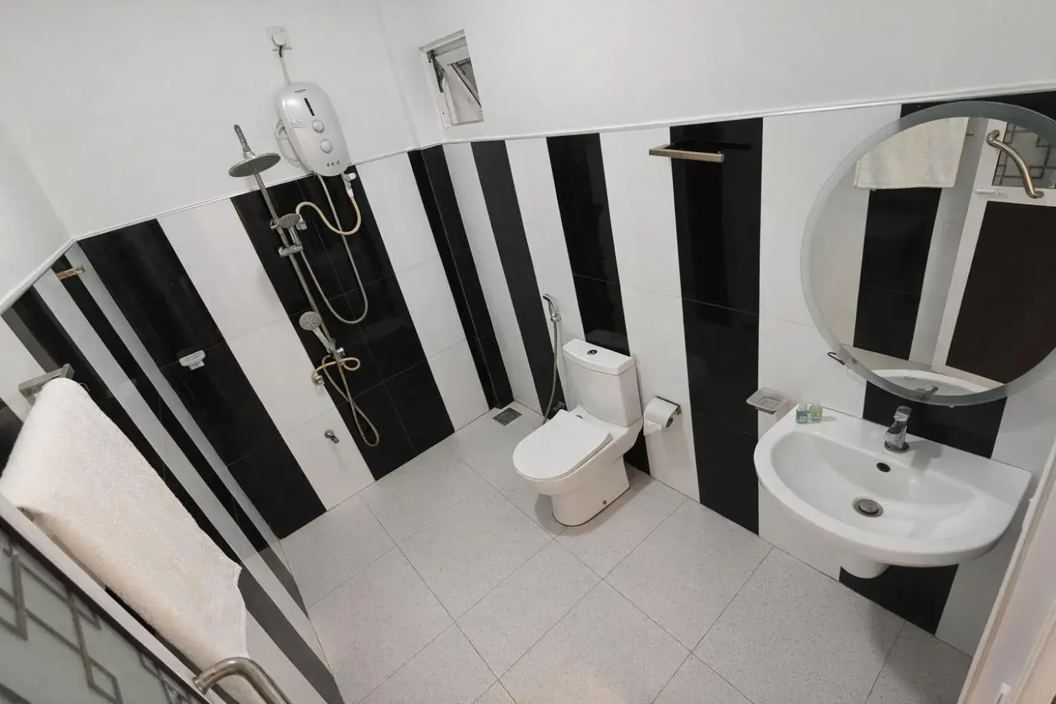 Bathroom in Dinuda Lagoon Hotel Bathroom in Dinuda Lagoon Hotel