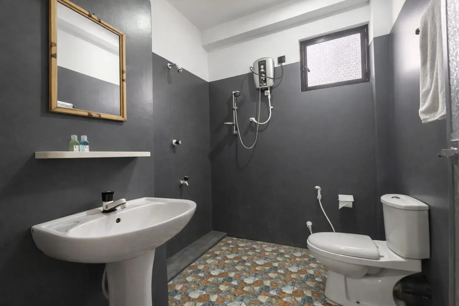 Bathroom in Dinuda Lagoon Hotel Bathroom in Dinuda Lagoon Hotel