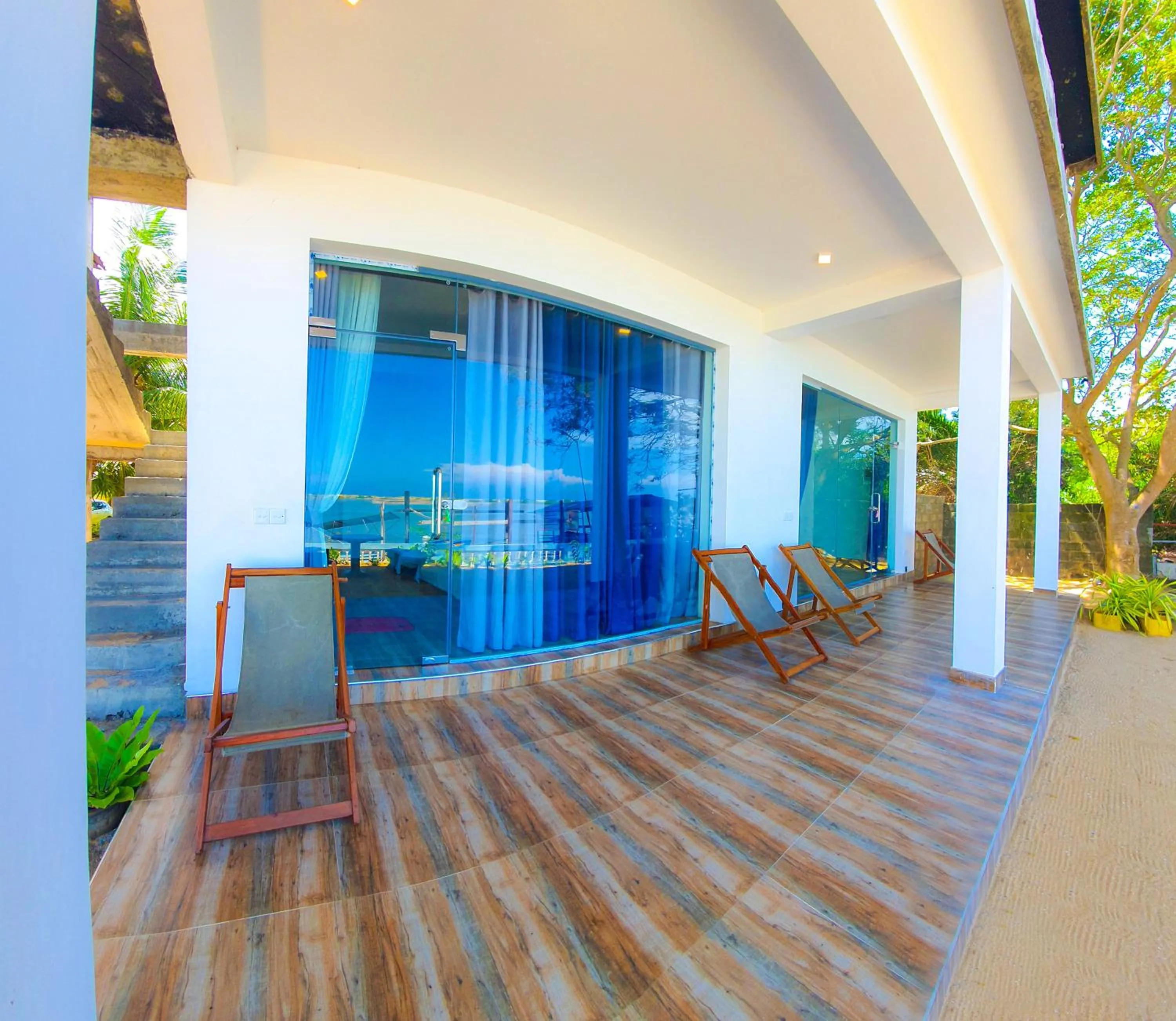 Patio in Dinuda Lagoon Hotel