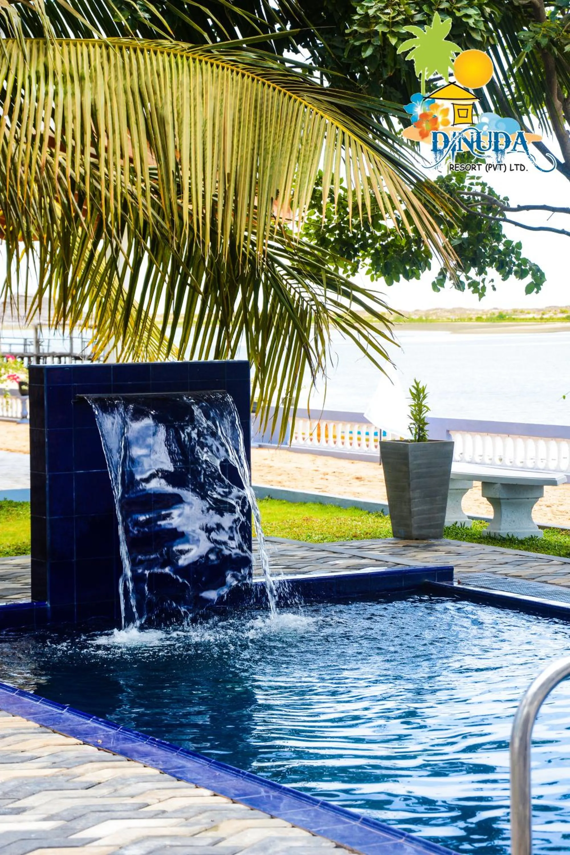 Swimming pool in Dinuda Lagoon Hotel