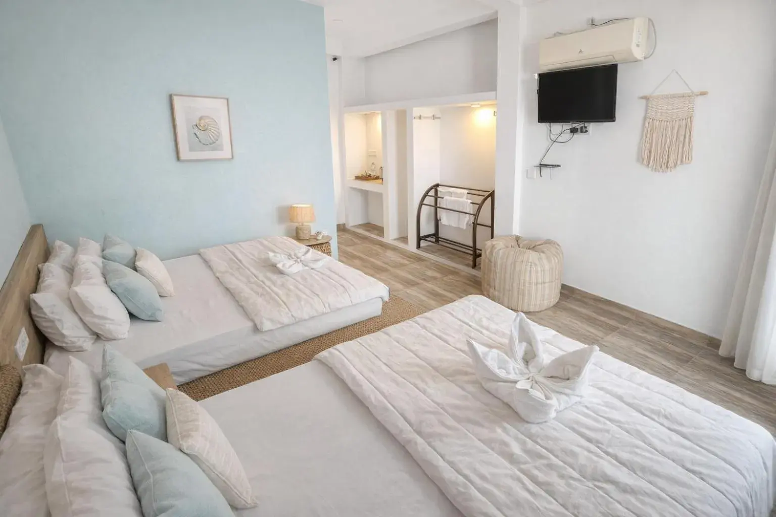 Bedroom, Bed in Dinuda Lagoon Hotel Bedroom, Bed in Dinuda Lagoon Hotel