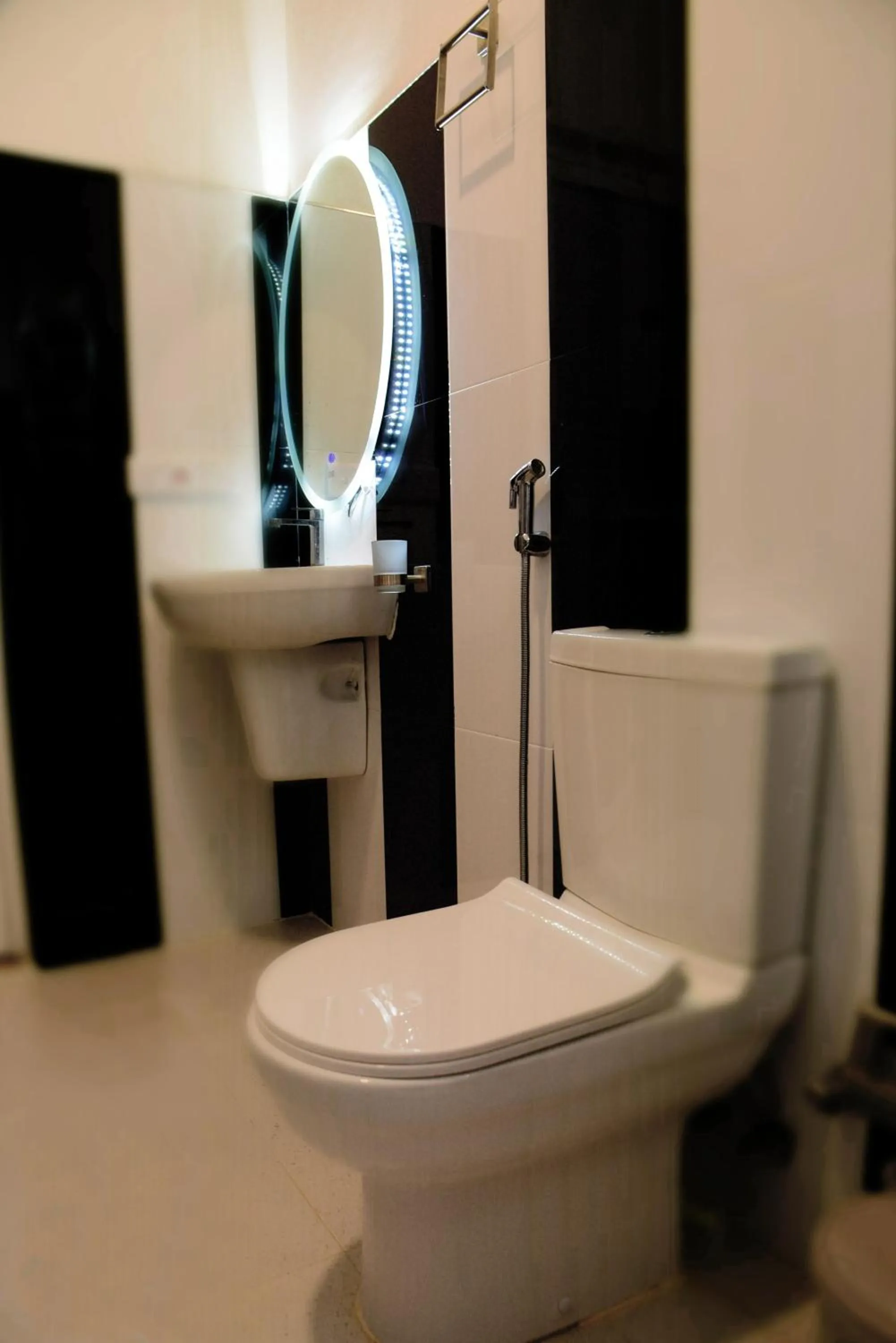 Toilet in Dinuda Lagoon Hotel
