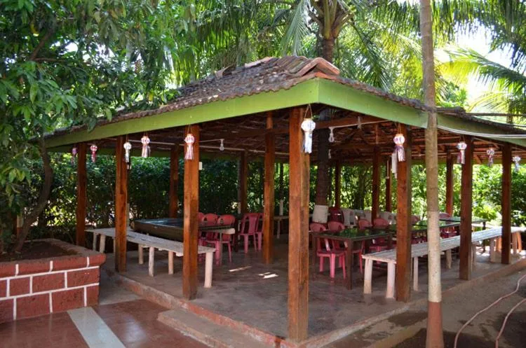 Restaurant/places to eat in Nisarg Resort
