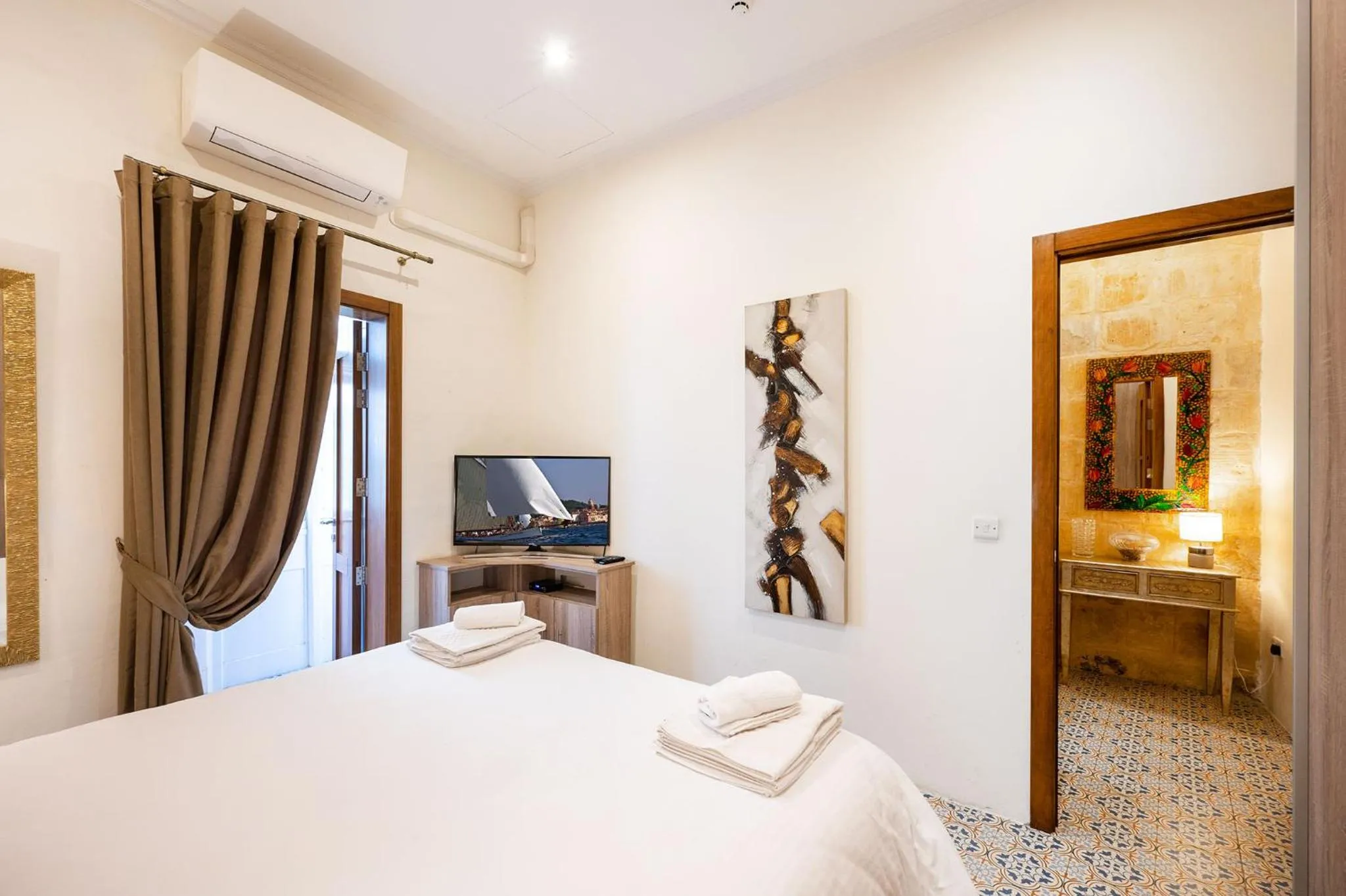 Bed in Valletta Apartments 19