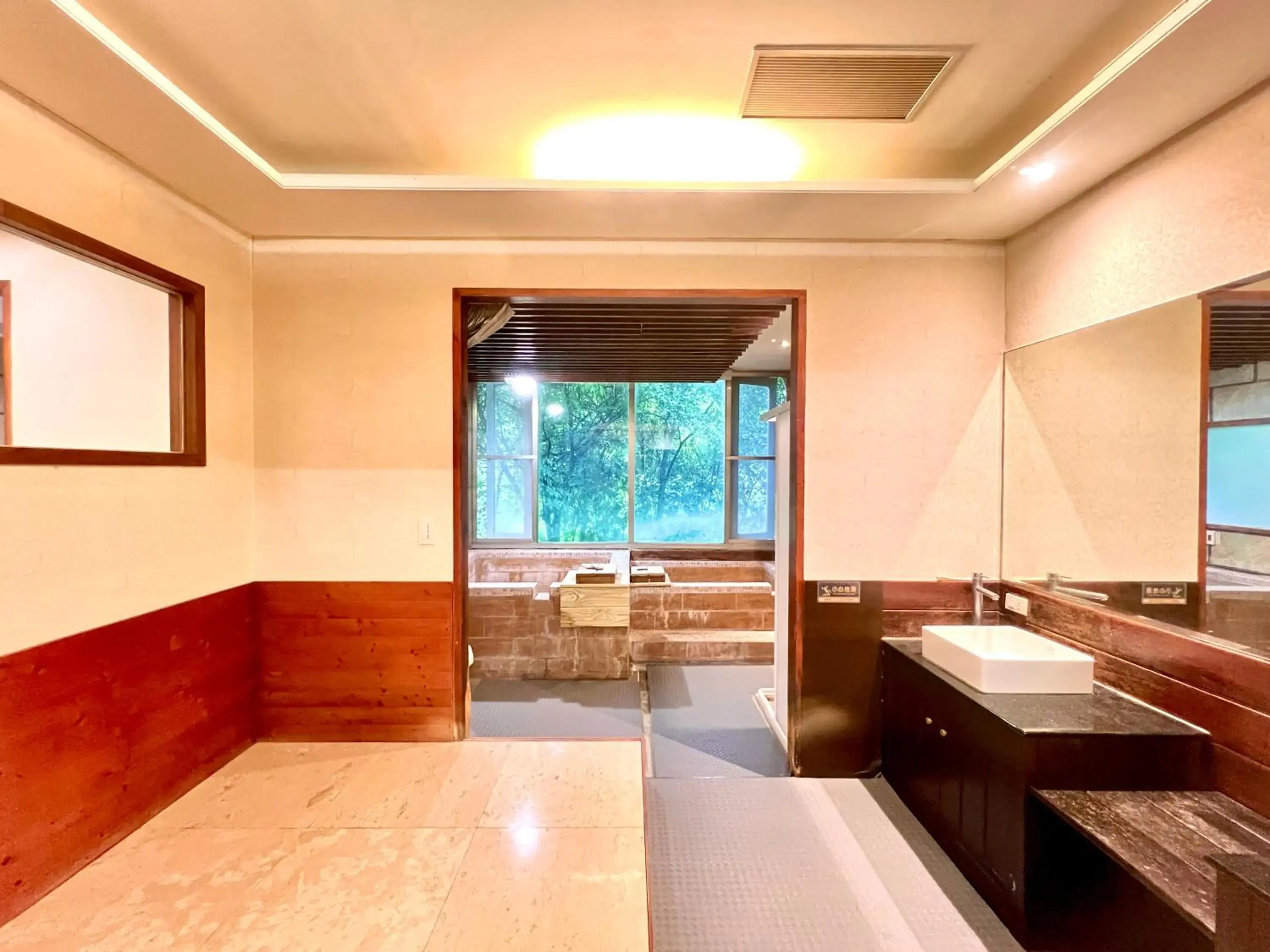 Open Air Bath, Bed in Wulai SungLyu Hot Spring Resort Open Air Bath, Bed in Wulai SungLyu Hot Spring Resort