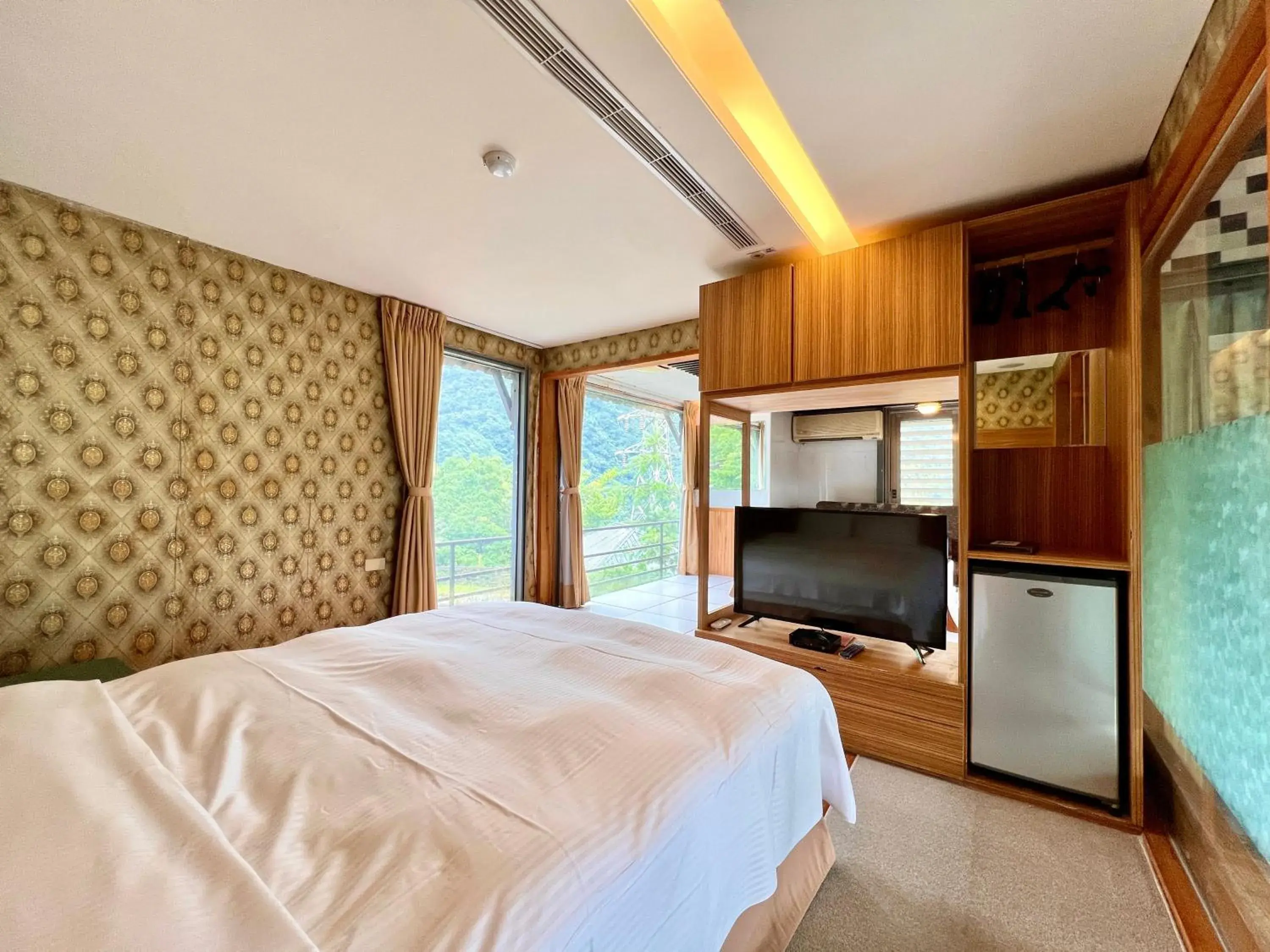 Photo of the whole room, Bed in Wulai SungLyu Hot Spring Resort Photo of the whole room, Bed in Wulai SungLyu Hot Spring Resort